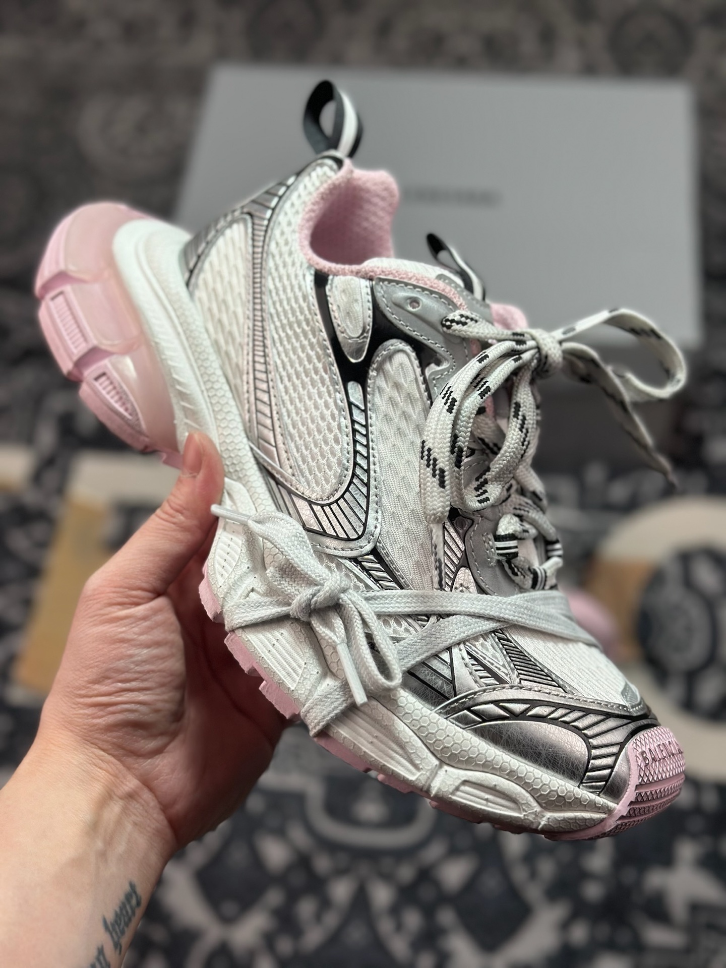 优选 原装级别 Balenciaga 巴黎世家 3XL Satin Bows 做旧复古老爹鞋 734734-Top High Quatity Cheap Sneakers Fashion Clothing Clothes Bags handbags Shoes of all Brand wholesale With The best Quality And Beautiful Price from China Factory Chinese suppliers wholesaler seller 优选 原装级别 Balenciaga 巴黎世家 3XL Satin Bows 做旧复古老爹鞋 734734