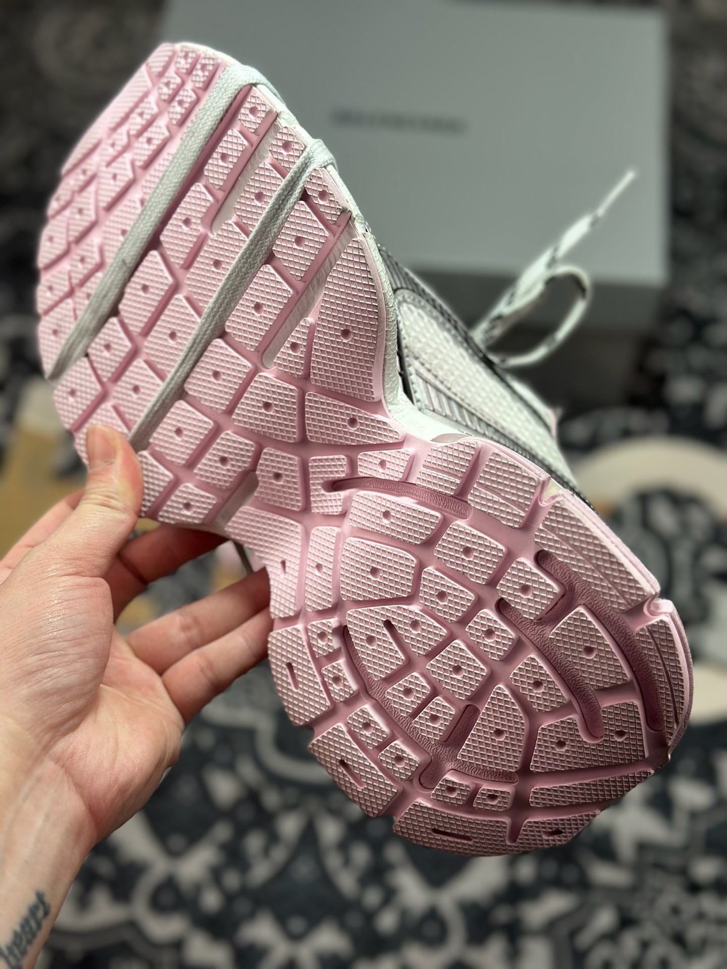 优选 原装级别 Balenciaga 巴黎世家 3XL Satin Bows 做旧复古老爹鞋 734734-Top High Quatity Cheap Sneakers Fashion Clothing Clothes Bags handbags Shoes of all Brand wholesale With The best Quality And Beautiful Price from China Factory Chinese suppliers wholesaler seller 优选 原装级别 Balenciaga 巴黎世家 3XL Satin Bows 做旧复古老爹鞋 734734