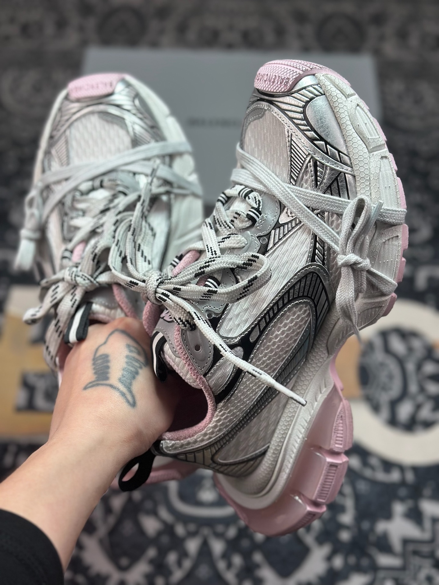 优选 原装级别 Balenciaga 巴黎世家 3XL Satin Bows 做旧复古老爹鞋 734734-Top High Quatity Cheap Sneakers Fashion Clothing Clothes Bags handbags Shoes of all Brand wholesale With The best Quality And Beautiful Price from China Factory Chinese suppliers wholesaler seller 优选 原装级别 Balenciaga 巴黎世家 3XL Satin Bows 做旧复古老爹鞋 734734