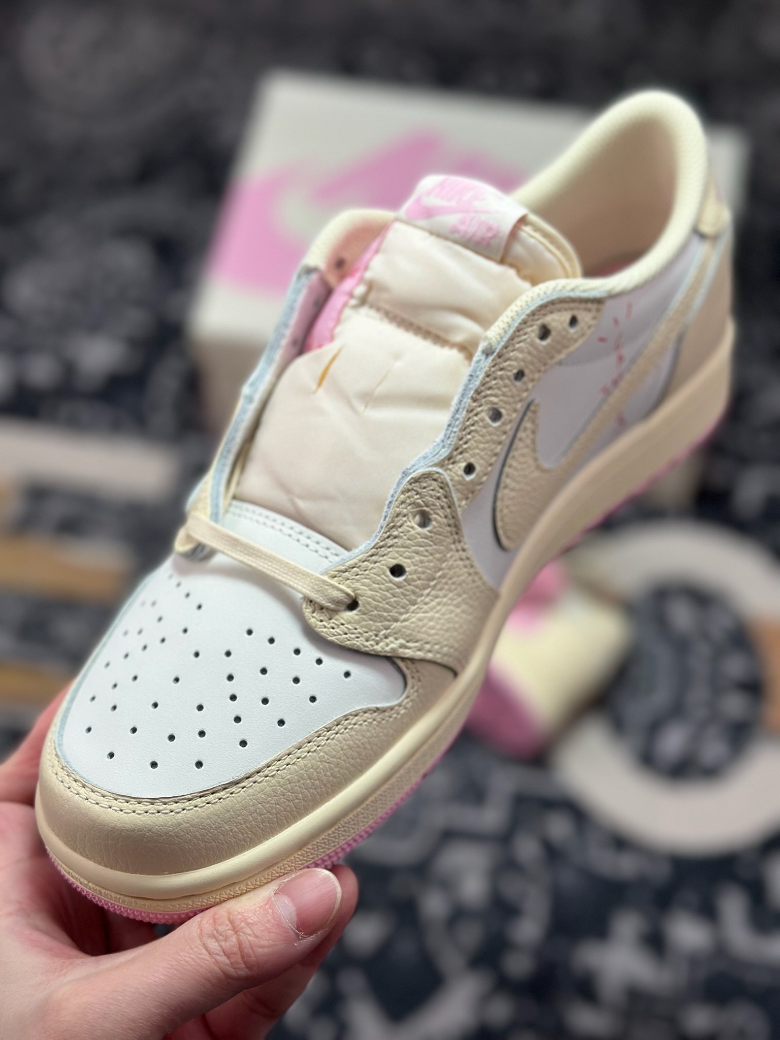 D8520 原装级别 Travis Scott x Air Jordan AJ1 Low SP TS联名倒钩低帮 米粉倒钩 IQ7604-100-Chinese UA Cheap High Quatity Brand Clothes Bags handbags Sneakers wholesale wholesaler seller from China Factory suppliers Fashion Clothing Shoes best Quality Beautiful Price D8520 原装级别 Travis Scott x Air Jordan AJ1 Low SP TS联名倒钩低帮 米粉倒钩 IQ7604-100