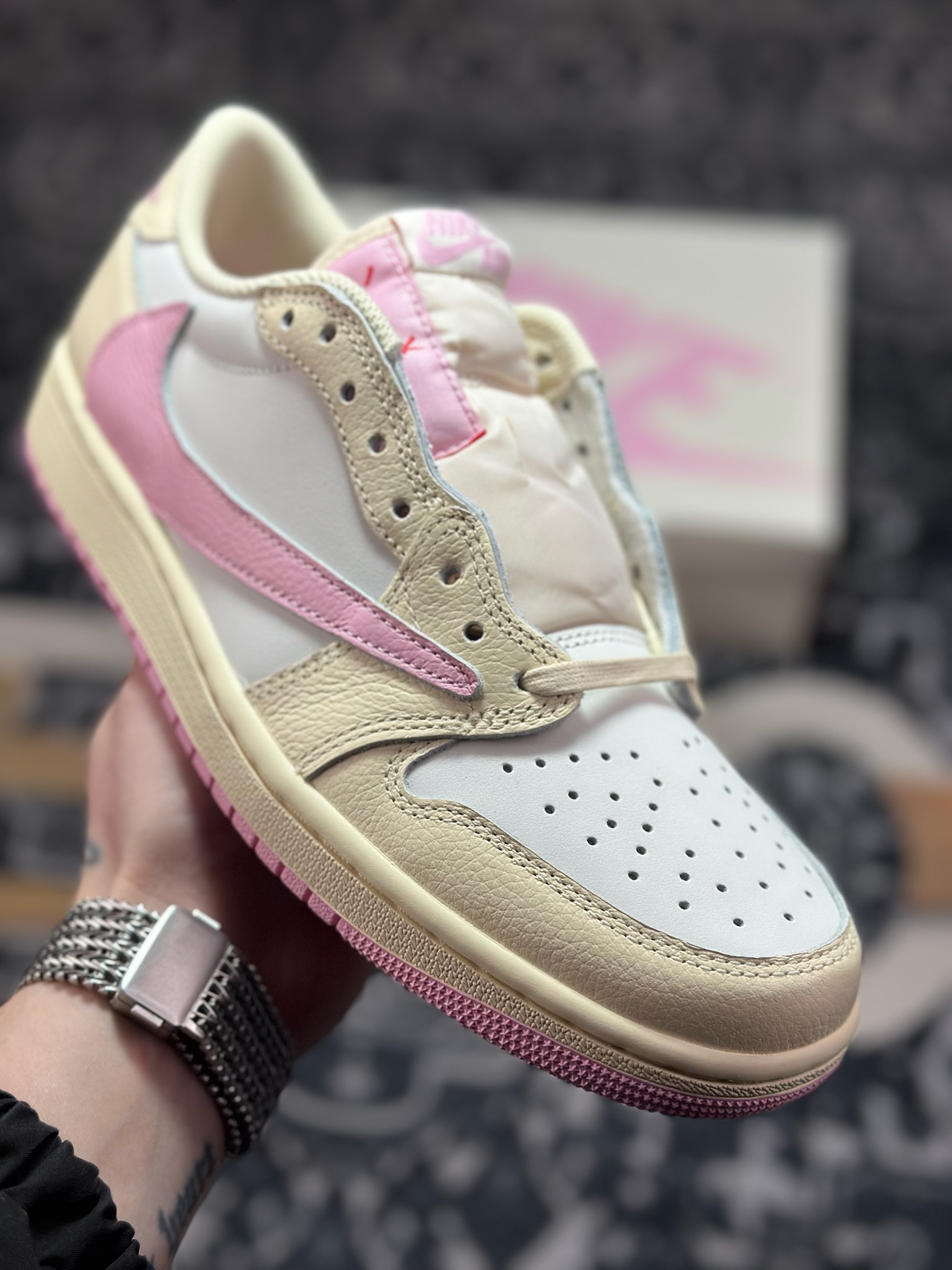 D8520 原装级别 Travis Scott x Air Jordan AJ1 Low SP TS联名倒钩低帮 米粉倒钩 IQ7604-100-Chinese UA Cheap High Quatity Brand Clothes Bags handbags Sneakers wholesale wholesaler seller from China Factory suppliers Fashion Clothing Shoes best Quality Beautiful Price D8520 原装级别 Travis Scott x Air Jordan AJ1 Low SP TS联名倒钩低帮 米粉倒钩 IQ7604-100