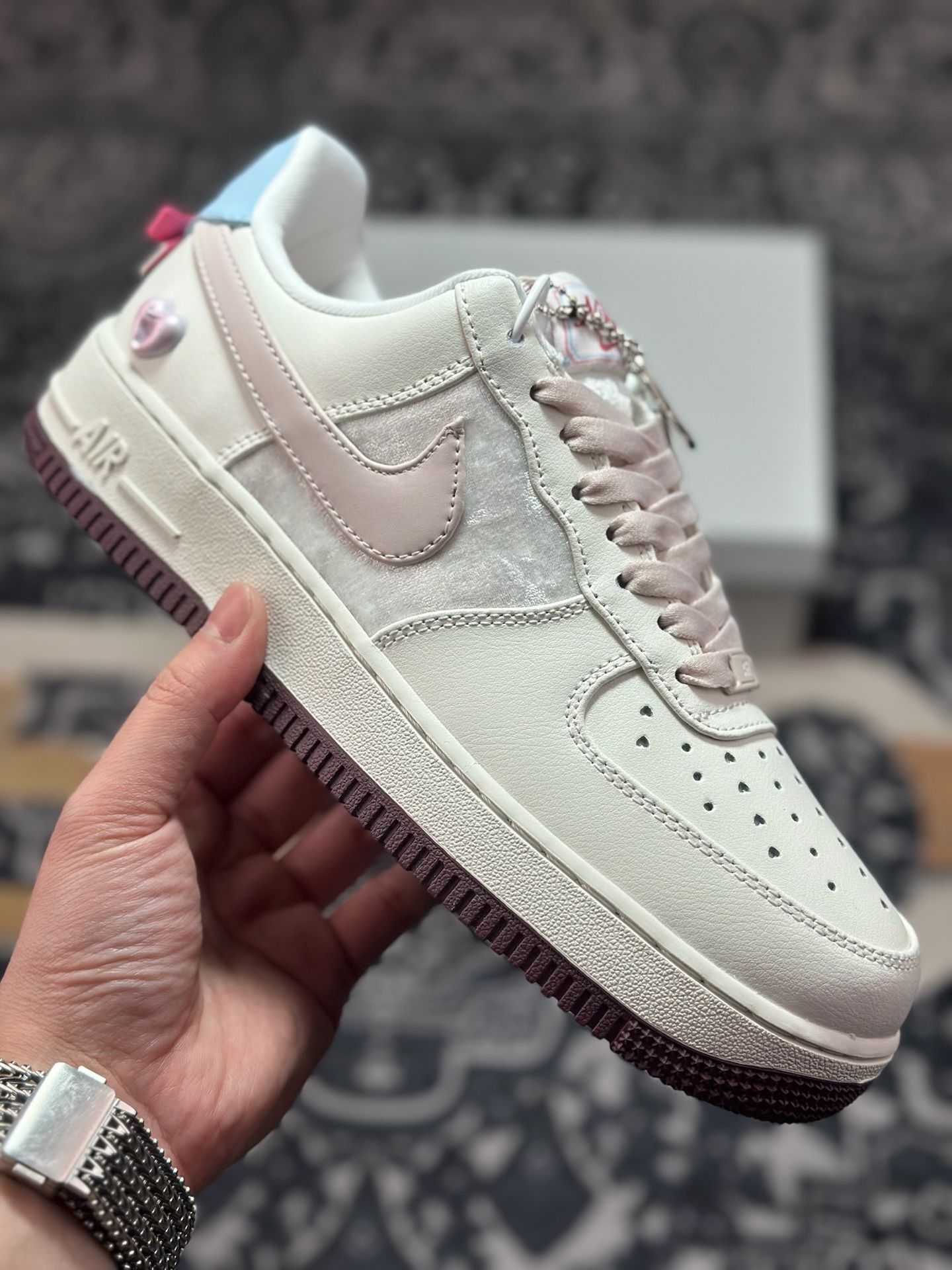 原装级别 Nike Air Force 1 '07 ”Valentine’s Day” 情人节限定白粉色 IQ4937-161-Top High Quatity Cheap Sneakers Fashion Clothing Clothes Bags handbags Shoes of all Brand wholesale With The best Quality And Beautiful Price from China Factory Chinese suppliers wholesaler seller 原装级别 Nike Air Force 1 '07 ”Valentine’s Day” 情人节限定白粉色 IQ4937-161