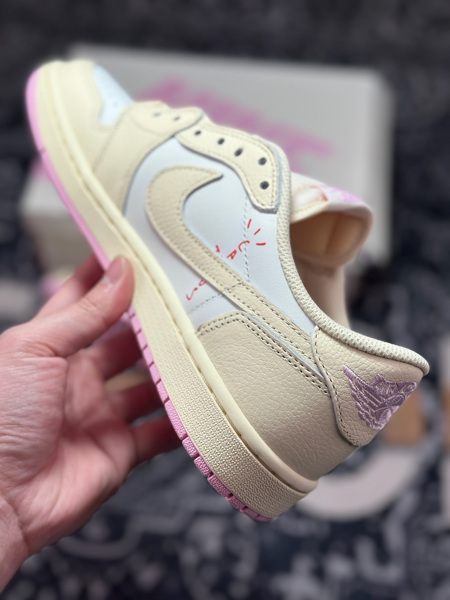 优选 原装级别 Travis Scott x Air Jordan AJ1 Low SP TS联名倒钩低帮 米粉倒钩 IQ7604-100-Top High Quatity Cheap Sneakers Fashion Clothing Clothes Bags handbags Shoes of all Brand wholesale With The best Quality And Beautiful Price from China Factory Chinese suppliers wholesaler seller 优选 原装级别 Travis Scott x Air Jordan AJ1 Low SP TS联名倒钩低帮 米粉倒钩 IQ7604-100
