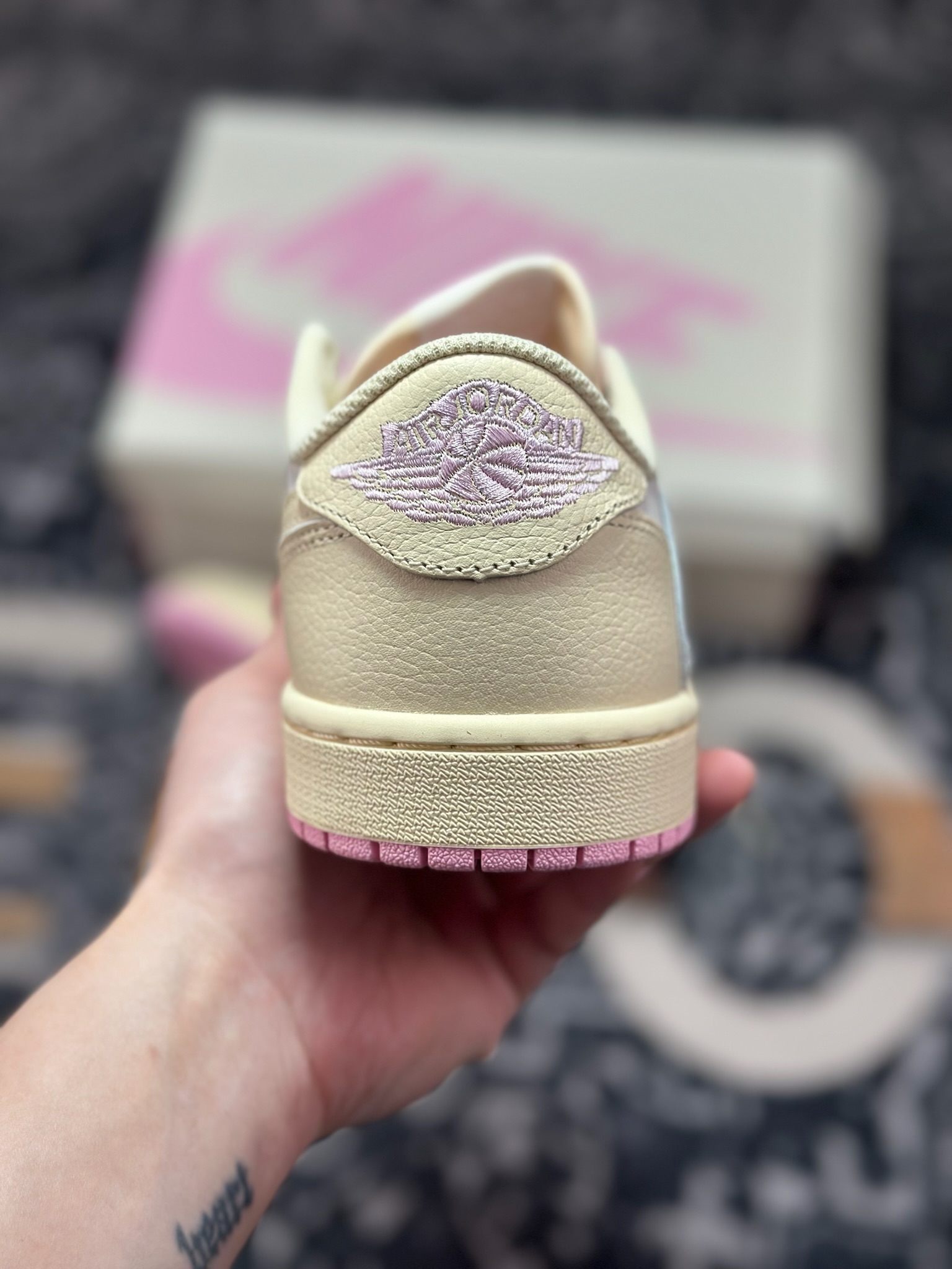 优选 原装级别 Travis Scott x Air Jordan AJ1 Low SP TS联名倒钩低帮 米粉倒钩 IQ7604-100-Top High Quatity Cheap Sneakers Fashion Clothing Clothes Bags handbags Shoes of all Brand wholesale With The best Quality And Beautiful Price from China Factory Chinese suppliers wholesaler seller 优选 原装级别 Travis Scott x Air Jordan AJ1 Low SP TS联名倒钩低帮 米粉倒钩 IQ7604-100