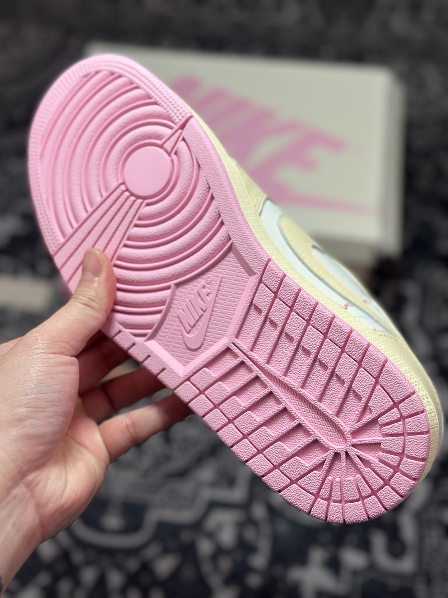 优选 原装级别 Travis Scott x Air Jordan AJ1 Low SP TS联名倒钩低帮 米粉倒钩 IQ7604-100-Top High Quatity Cheap Sneakers Fashion Clothing Clothes Bags handbags Shoes of all Brand wholesale With The best Quality And Beautiful Price from China Factory Chinese suppliers wholesaler seller 优选 原装级别 Travis Scott x Air Jordan AJ1 Low SP TS联名倒钩低帮 米粉倒钩 IQ7604-100