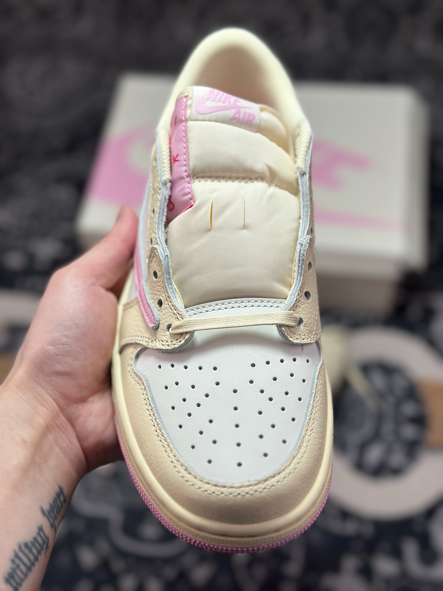 优选 原装级别 Travis Scott x Air Jordan AJ1 Low SP TS联名倒钩低帮 米粉倒钩 IQ7604-100-Top High Quatity Cheap Sneakers Fashion Clothing Clothes Bags handbags Shoes of all Brand wholesale With The best Quality And Beautiful Price from China Factory Chinese suppliers wholesaler seller 优选 原装级别 Travis Scott x Air Jordan AJ1 Low SP TS联名倒钩低帮 米粉倒钩 IQ7604-100