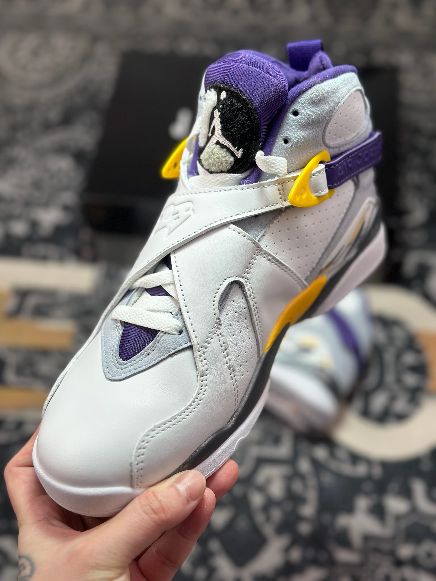 D2480 优选 原装级别 Jordan Air Jordan 8 高帮 复古篮球鞋 男款 白蓝紫 305381-107-Chinese UA Cheap High Quatity Brand Clothes Bags handbags Sneakers wholesale wholesaler seller from China Factory suppliers Fashion Clothing Shoes best Quality Beautiful Price D2480 优选 原装级别 Jordan Air Jordan 8 高帮 复古篮球鞋 男款 白蓝紫 305381-107