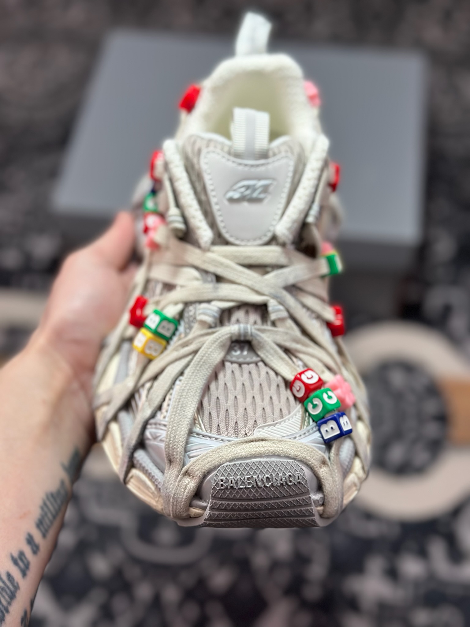 E5600 巴黎世家BALENCIAGA 3XL Sneakers 3 系列低帮复古阔型底姥爹风潮流百搭休闲慢跑鞋“白银新珠木乃伊绑绳”778697 W3XBD 9188-Chinese UA Cheap High Quatity Brand Clothes Bags handbags Sneakers wholesale wholesaler seller from China Factory suppliers Fashion Clothing Shoes best Quality Beautiful Price E5600 巴黎世家BALENCIAGA 3XL Sneakers 3 系列低帮复古阔型底姥爹风潮流百搭休闲慢跑鞋“白银新珠木乃伊绑绳”778697 W3XBD 9188
