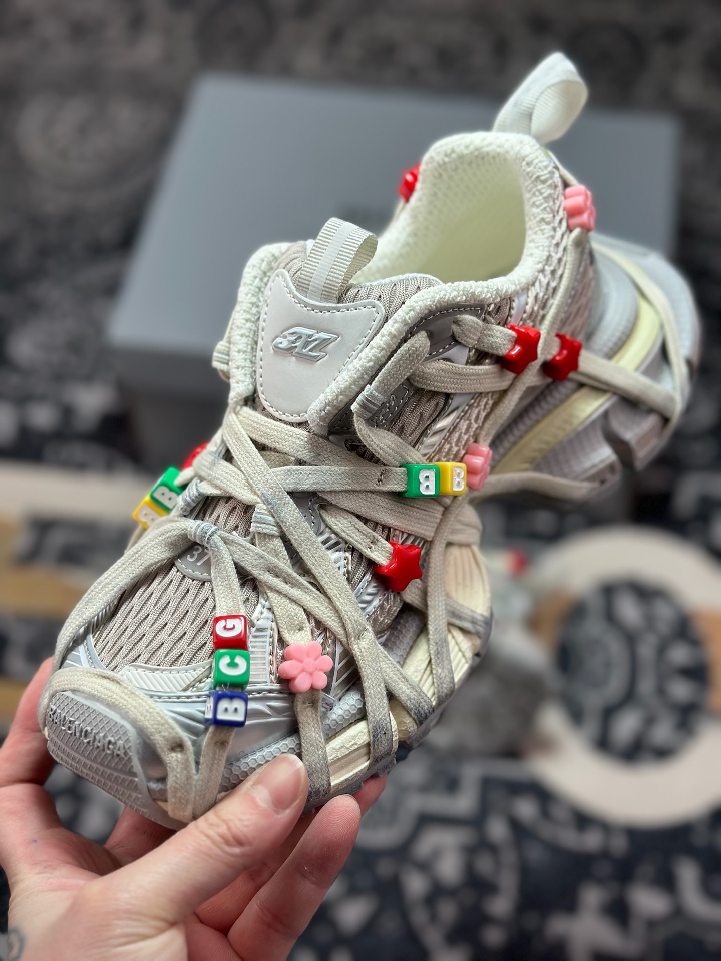 E5600 巴黎世家BALENCIAGA 3XL Sneakers 3 系列低帮复古阔型底姥爹风潮流百搭休闲慢跑鞋“白银新珠木乃伊绑绳”778697 W3XBD 9188-Chinese UA Cheap High Quatity Brand Clothes Bags handbags Sneakers wholesale wholesaler seller from China Factory suppliers Fashion Clothing Shoes best Quality Beautiful Price E5600 巴黎世家BALENCIAGA 3XL Sneakers 3 系列低帮复古阔型底姥爹风潮流百搭休闲慢跑鞋“白银新珠木乃伊绑绳”778697 W3XBD 9188