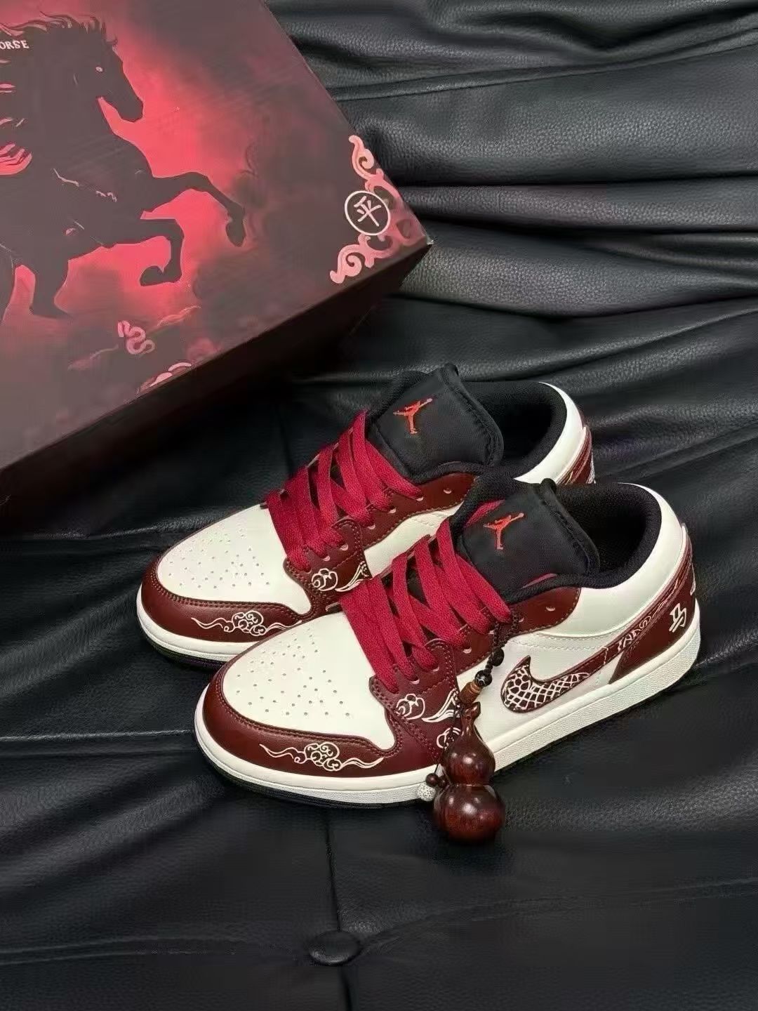 过年穿新鞋
实物有点帅👟