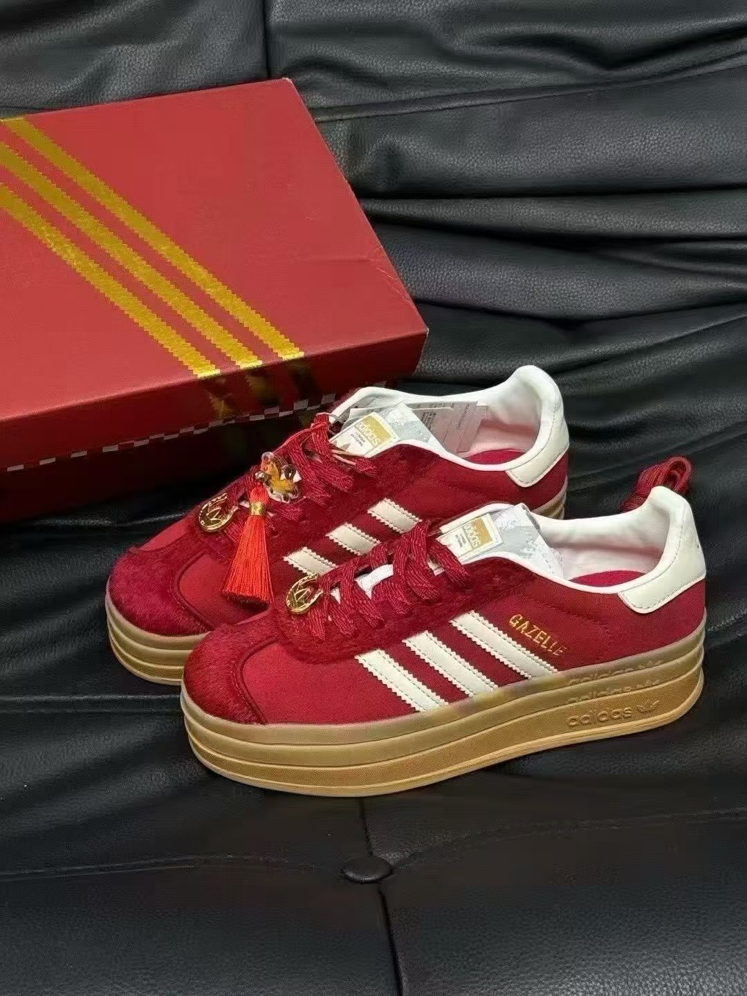 过年穿新鞋
实物有点帅👟