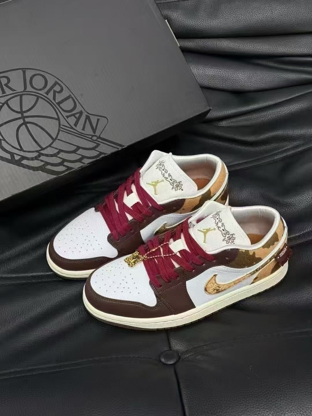 过年穿新鞋
实物有点帅👟