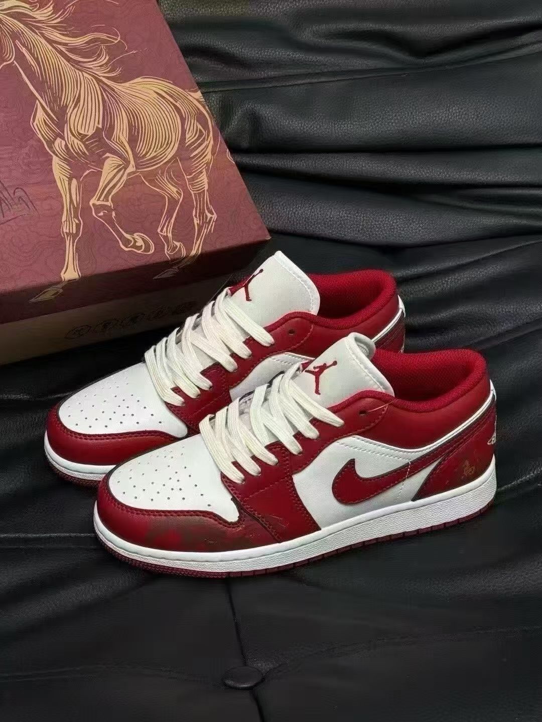 过年穿新鞋
实物有点帅👟