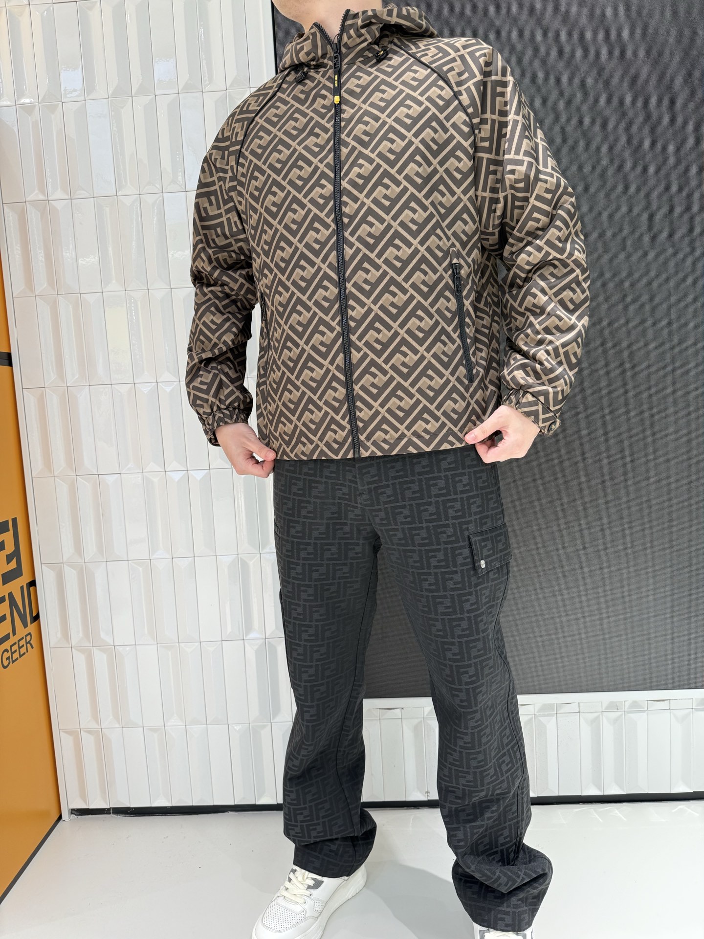 NO:712675,Fendi hooded jacket with FF presbyopic prints all over it, classic brown and black presbyopia all over the body, highly recognizable as a luxury brand, the hooded design is casual and elegant, Italian luxury fashion logo style!  Fendi FF presbyopic jacket, light windproof fabric with all-over printed presbyopia, brings a high-end aura for daily outings, size 48-56 (model is 180cm tall and weighs 140cm, wearing 50),,fendi,jackets & coats,hats,19860909芬迪 满印FF老花连帽夹克,经典棕黑老花铺满衣身,奢牌辨识度拉满,连帽设计随性又大气 意式奢潮标识款！芬迪FF老花夹克,轻薄防风面料搭配满印老花,日常出街自带高级气场 48-56码（模特身高180体重140穿50）,,fendi,jackets & coats,hats,,Men's clothing