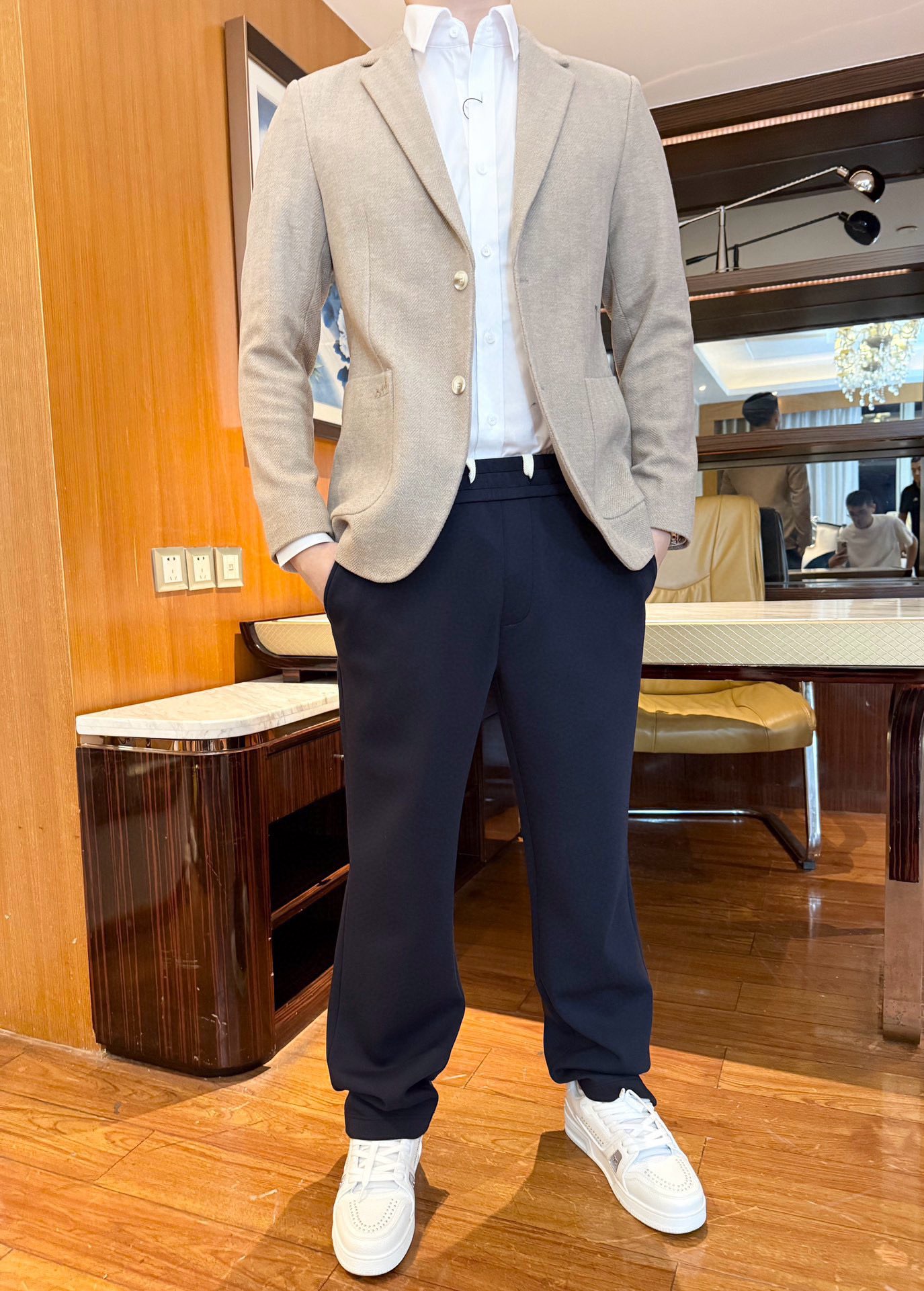 NO:734718,Hermès-2025’s latest hot-selling items will be shipped separately in the counters, and will be sold simultaneously in European and American counters!  Selected Italian imported custom Tencel wool + recycled fiber fabrics with simple and elegant design, brand logo embroidery and custom buttons on the pockets and elegant colors are just right. It is definitely suitable for you with taste. Sizes 48-56 (model 180/140 wears 50, comes with Hong Kong Lane Crawford gift box packaging),, hermes,19860909爱马仕-2025专柜最新爆款单西出货,欧美专柜同步发售！精选意大利进口定制天丝羊毛+再生纤维面料搭配简约大气的设计,口袋处品牌标志刺绣和定制纽扣及优雅的颜色融合的恰到好处 绝对适合有品味的您.尺码48-56码（模特180/140穿50,配香港连卡佛礼盒包装）,,hermes,,Men's clothing