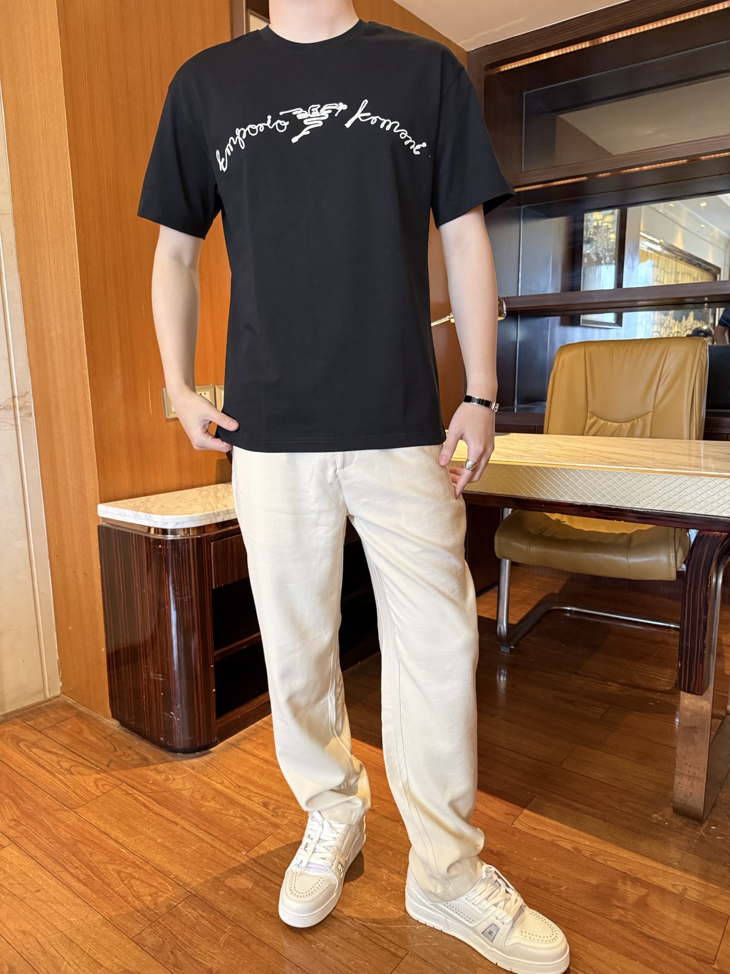 NO:732922,Armani-2026 counter's latest hot-selling T-shirts are shipped. Hot-selling items in London counters!  Selected Italian high-end 80-count cotton!  Size: XS-XL (model 180/140 wears S, comes with Hong Kong Lane Crawford gift box packaging), armani, tees, t-shirt,19860909阿玛尼-2026专柜最新爆款T恤出货 伦敦专柜热销单品！精选意大利采用高端80支棉！尺码:XS-XL码（模特180/140穿S,配香港连卡佛礼盒包装）,,armani,tees，t-shirt,,Men's clothing