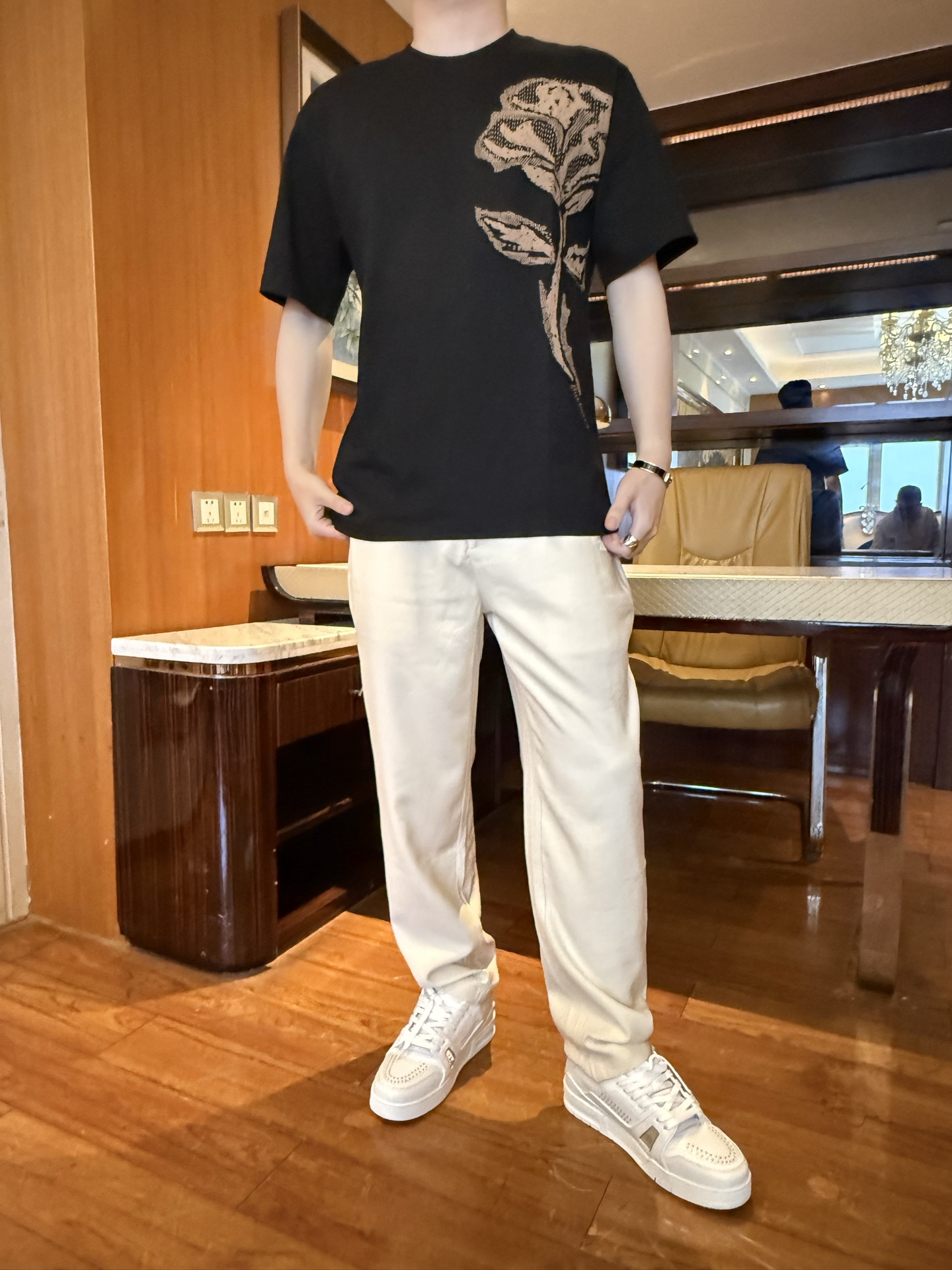 NO:732877,Burberry - The latest popular T-shirts are shipped from the 2026 counter. The best-selling items at the London counter!  Selected high-end 80-count cotton!  Size: XS-XL (model 180/140 wears S, comes with Hong Kong Lane Crawford gift box packaging), burberry, tees, t-shirt,19860909巴宝莉-2026专柜最新爆款T恤出货 伦敦专柜热销单品！精选高端80支棉！尺码:XS-XL码（模特180/140穿S,配香港连卡佛礼盒包装）,,burberry,tees，t-shirt,,Men's clothing