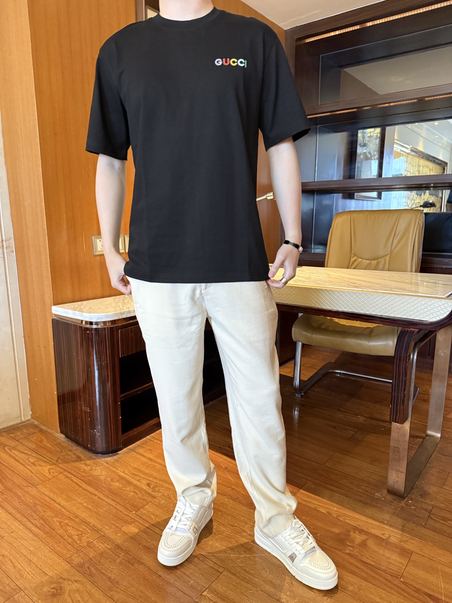 NO:732898,Gucci-2026 The latest popular T-shirts are shipped from the counter. The best-selling items at the London counter!  Selected high-end 80-count cotton!  Size: XS-XL (model 180/140 wears S, comes with Hong Kong Lane Crawford gift box packaging), tees, t-shirt,19860909古琦-2026专柜最新爆款T恤出货 伦敦专柜热销单品！精选高端80支棉！尺码:XS-XL码（模特180/140穿S,配香港连卡佛礼盒包装）,,tees，t-shirt,,Men's clothing