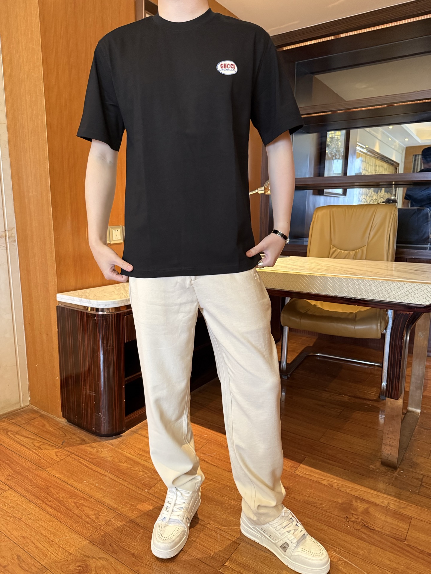 NO:732906,Gucci-2026 The latest popular T-shirts are shipped from the counter. The best-selling items at the London counter!  Selected high-end 80-count cotton!  Size: XS-XL (model 180/140 wears S, comes with Hong Kong Lane Crawford gift box packaging), tees, t-shirt,19860909古琦-2026专柜最新爆款T恤出货 伦敦专柜热销单品！精选高端80支棉！尺码:XS-XL码（模特180/140穿S,配香港连卡佛礼盒包装）,,tees，t-shirt,,Men's clothing