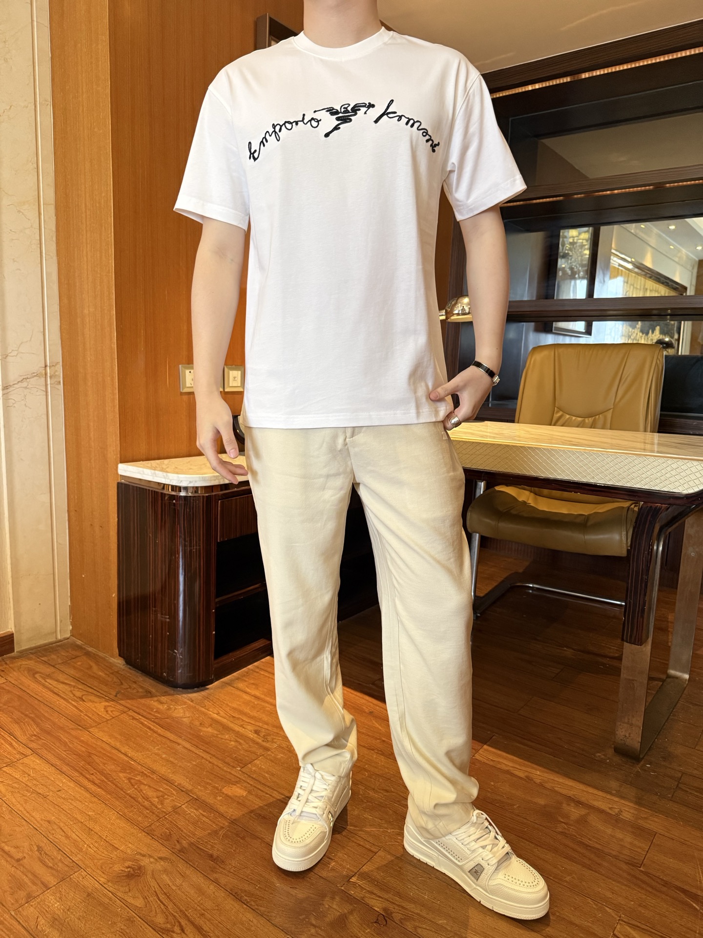 NO:732916,Armani-2026 counter's latest hot-selling T-shirts are shipped. Hot-selling items in London counters!  Selected high-end 80-count cotton!  Size: XS-XL (model 180/140 wears S, comes with Hong Kong Lane Crawford gift box packaging), armani, tees, t-shirt,19860909阿玛尼-2026专柜最新爆款T恤出货 伦敦专柜热销单品！精选高端80支棉！尺码:XS-XL码（模特180/140穿S,配香港连卡佛礼盒包装）,,armani,tees，t-shirt,,Men's clothing