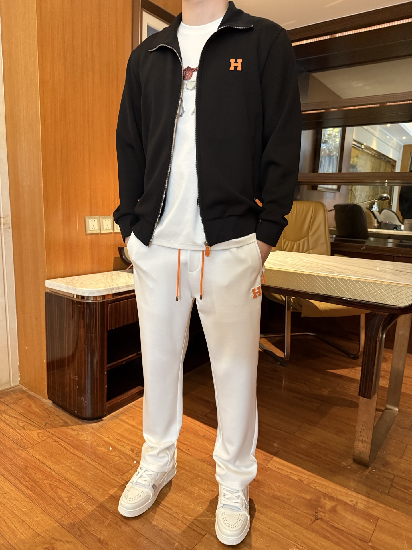 NO:734707,Hermès-2026 The latest hot-selling items are shipped from the counter. The best-selling items at the London counter!  Selected imported fine cotton fabrics, business casual boutique. Size: 48-56 (model 180/140 wears 50, with Hong Kong Lane Crawford gift box packaging),, hermes,19860909爱马仕-2026专柜最新爆款出货 伦敦专柜热销单品！精选进口精棉面料,商务休闲精品.尺码:48-56（模特180/140穿50,配香港连卡佛礼盒包装）,,hermes,,Men's clothing