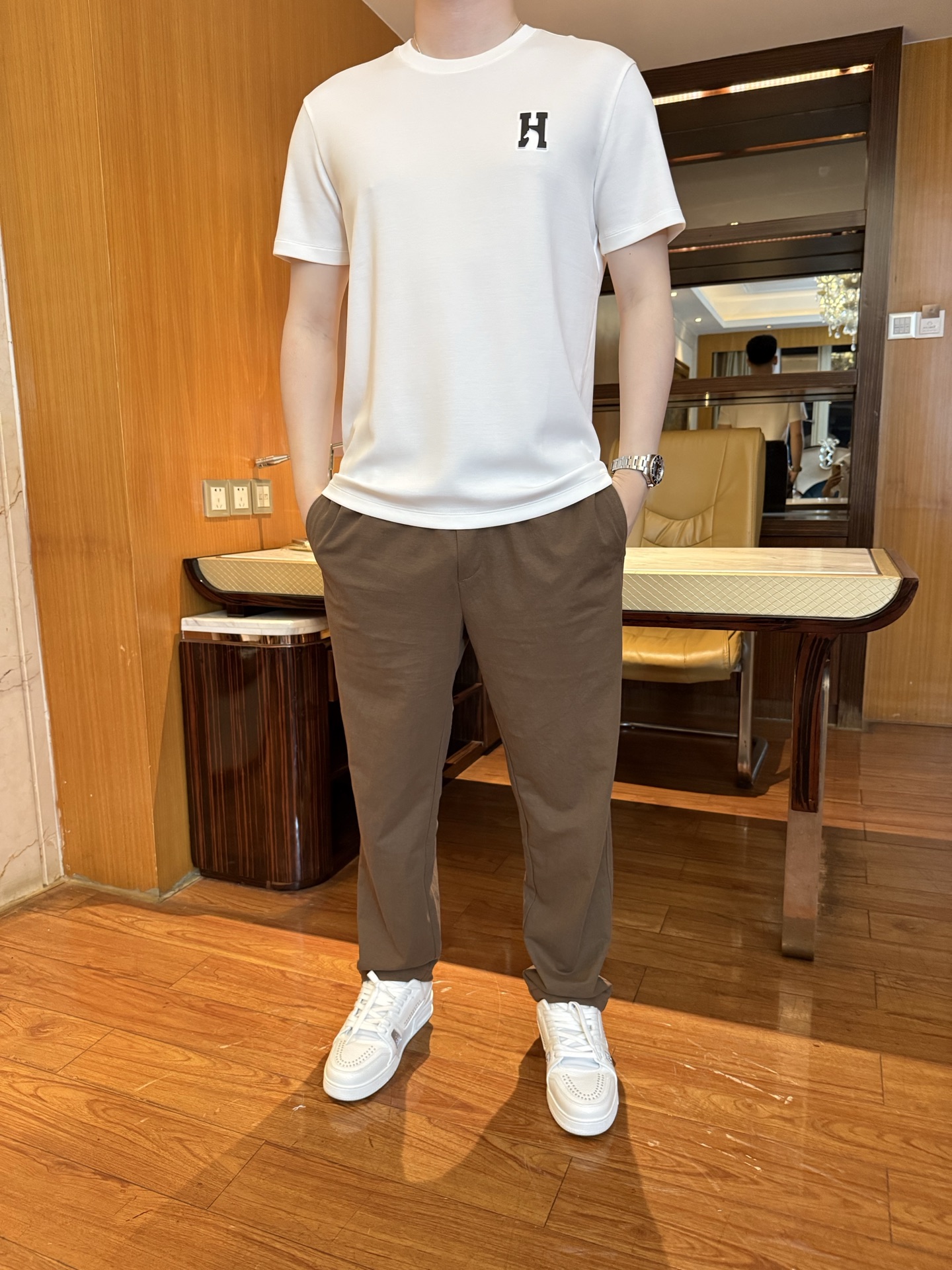 NO:915493,Hermes - casual sports men's T-shirt, size: M-4XL (model 180/140 wears XL, with Hong Kong Lane Crawford gift box packaging), hermes, tees, t-shirt,19860909爱马仕-休闲运动男士T恤,尺码:M-4XL（模特180/140穿XL,配香港连卡佛礼盒包装）,,hermes,tees，t-shirt,,Men's clothing