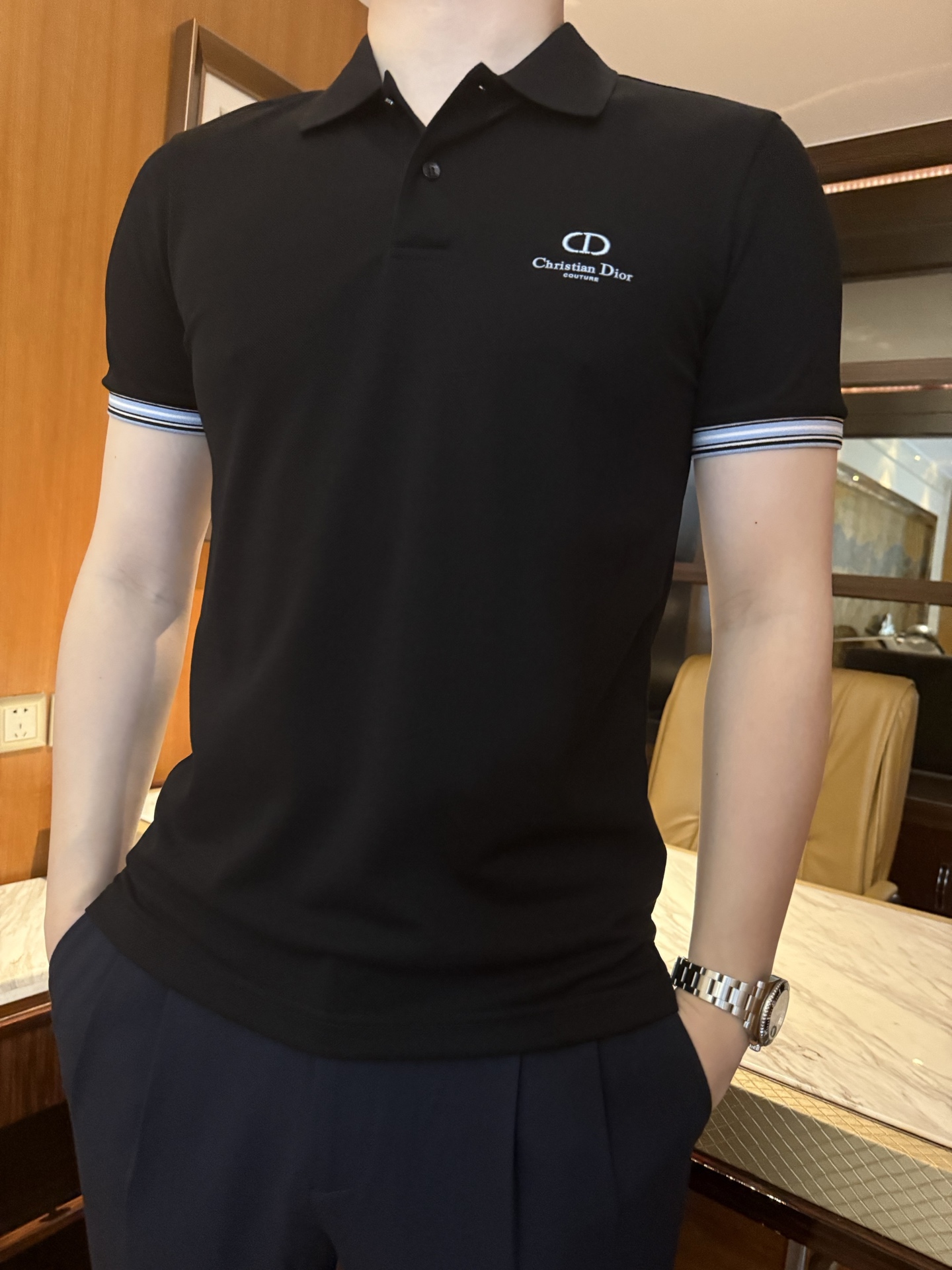 迪奥-经典翻领POLO版型，修饰身形，沉稳百搭，不挑肤色，适配商务、休闲多场景，采用高支精梳棉/珠地棉面