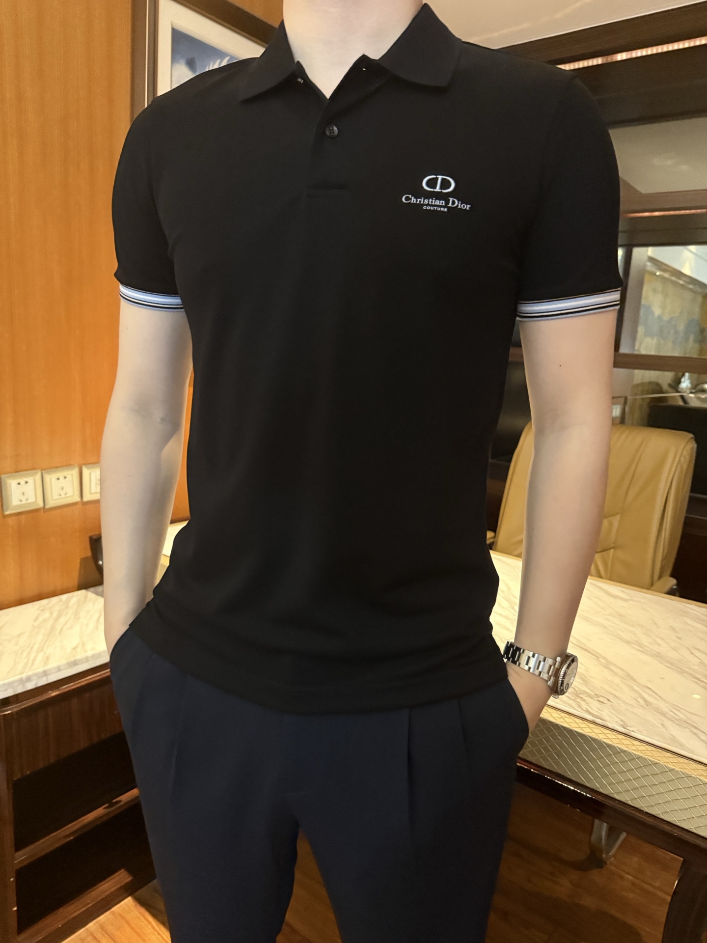 迪奥-经典翻领POLO版型，修饰身形，沉稳百搭，不挑肤色，适配商务、休闲多场景，采用高支精梳棉/珠地棉面