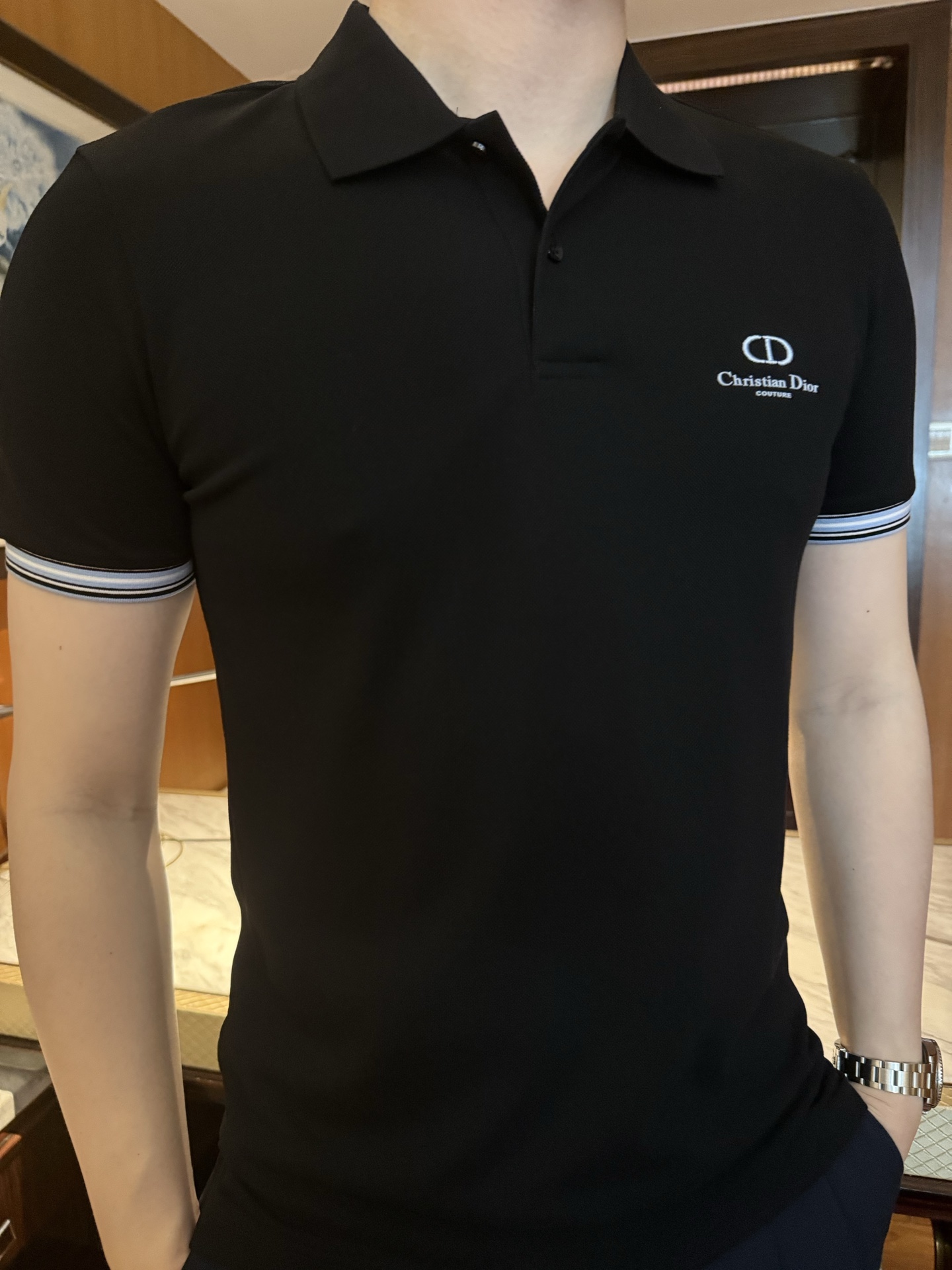 迪奥-经典翻领POLO版型，修饰身形，沉稳百搭，不挑肤色，适配商务、休闲多场景，采用高支精梳棉/珠地棉面