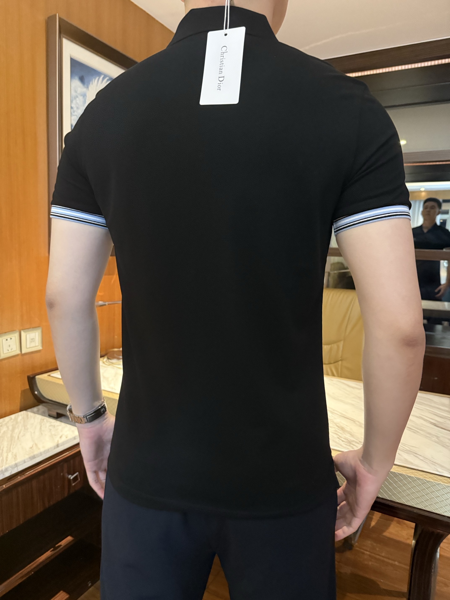 迪奥-经典翻领POLO版型，修饰身形，沉稳百搭，不挑肤色，适配商务、休闲多场景，采用高支精梳棉/珠地棉面
