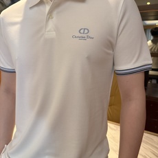 迪奥-经典翻领POLO版型,修饰身形,沉稳百搭,不挑肤色,适配商务、休闲多场景,采用高支精梳棉/珠地棉面 迪奥-经典翻领POLO版型,修饰身形,沉稳百搭,不挑肤色,适配商务、休闲多场景,采用高支精梳棉/珠地棉面