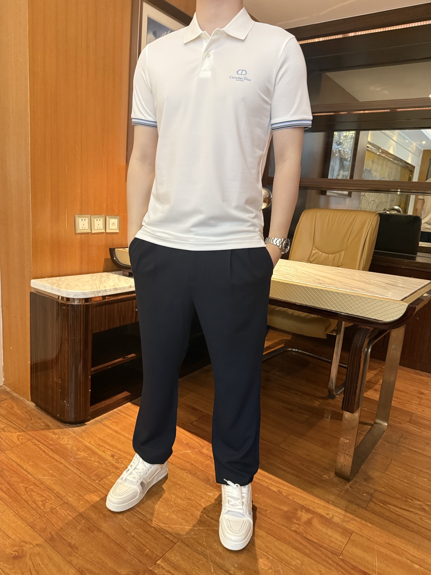迪奥-经典翻领POLO版型，修饰身形，沉稳百搭，不挑肤色，适配商务、休闲多场景，采用高支精梳棉/珠地棉面