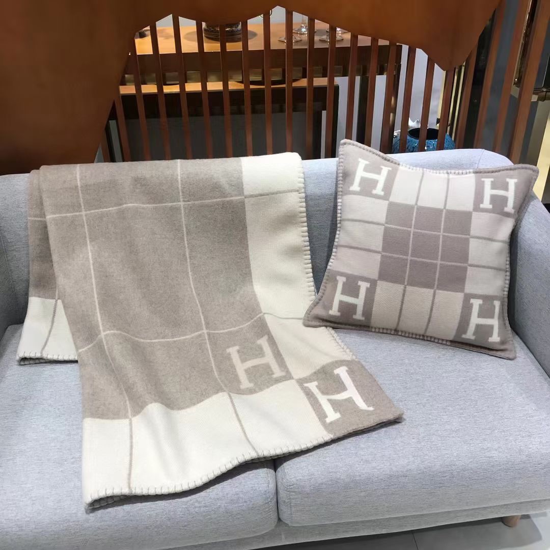 _duB9sWsfdX_P-FLnq0uBdQIioclaiY016BkwHYw