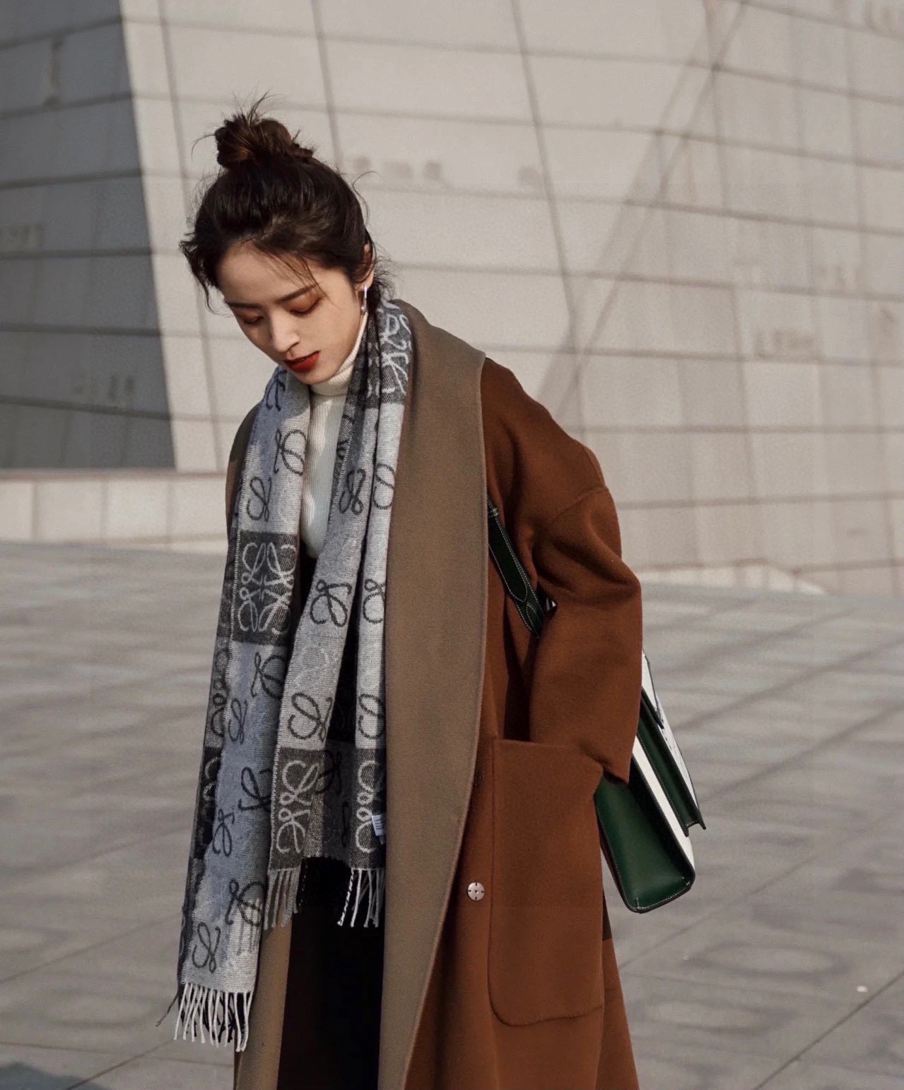 💟罗意威LOEWE最火围巾，冷色系围巾，男女同款，一个深咖冷热系，一个温柔奶茶系，冰川蓝，孔雀蓝绿色，灰