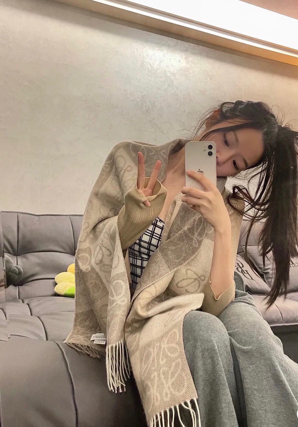 💟罗意威LOEWE最火围巾，冷色系围巾，男女同款，一个深咖冷热系，一个温柔奶茶系，冰川蓝，孔雀蓝绿色，灰