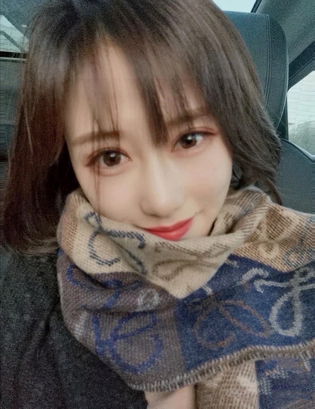 💟罗意威LOEWE最火围巾，冷色系围巾，男女同款，一个深咖冷热系，一个温柔奶茶系，冰川蓝，孔雀蓝绿色，灰