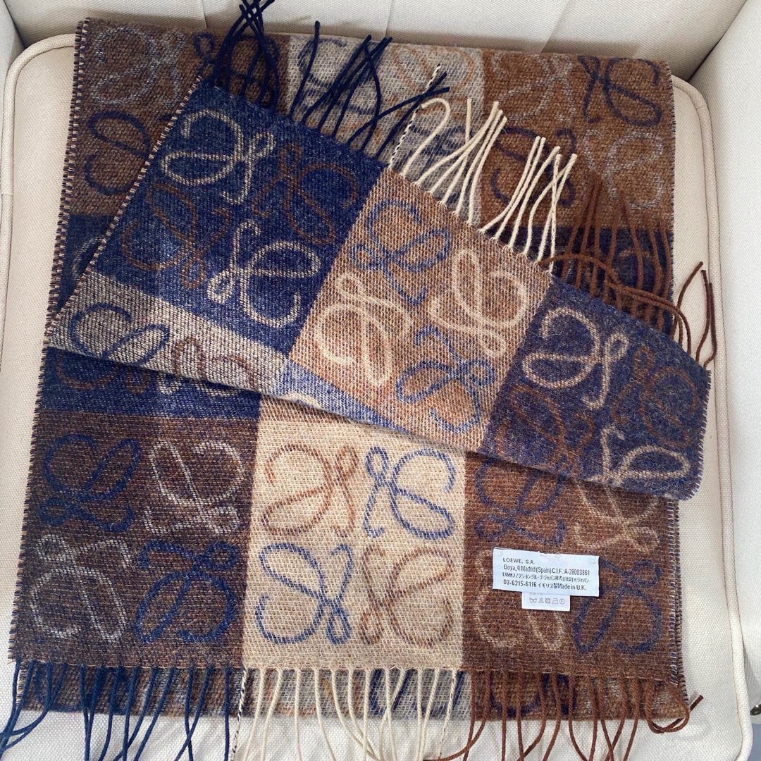 💟罗意威LOEWE最火围巾，冷色系围巾，男女同款，一个深咖冷热系，一个温柔奶茶系，冰川蓝，孔雀蓝绿色，灰
