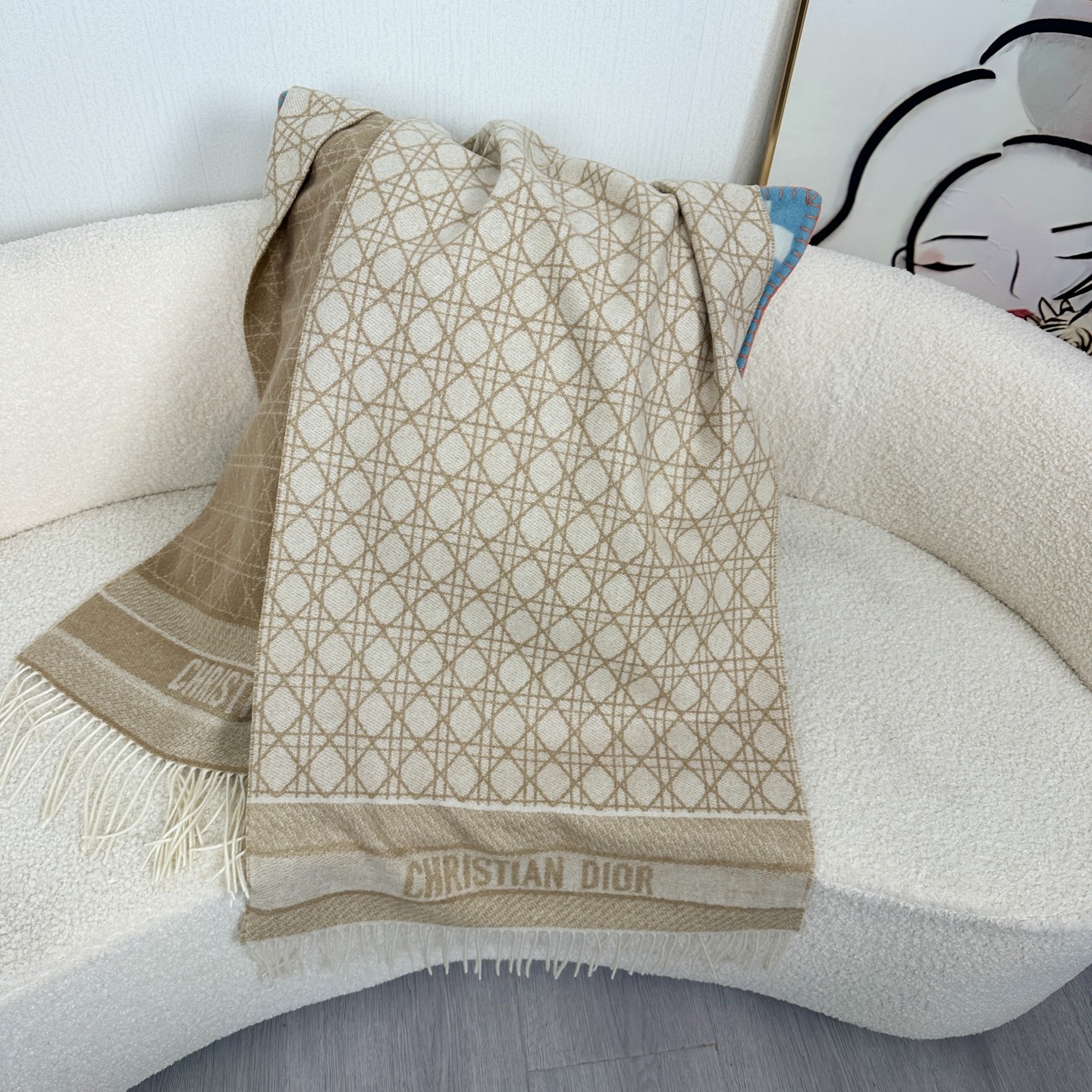 💟2025年秋冬新款CD新款菱格银丝羊绒双面提花大披肩‼️Blingbling 的银光闪闪，柔软亲肤，凭