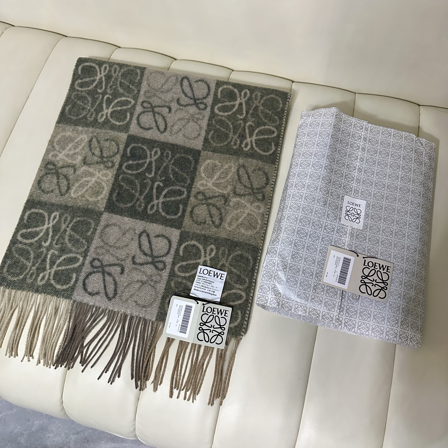 💟爆款罗意威LOEWE最火围巾，冷色系围巾，男女同款，一个深咖冷热系，一个温柔奶茶系，冰川蓝，孔雀蓝绿色