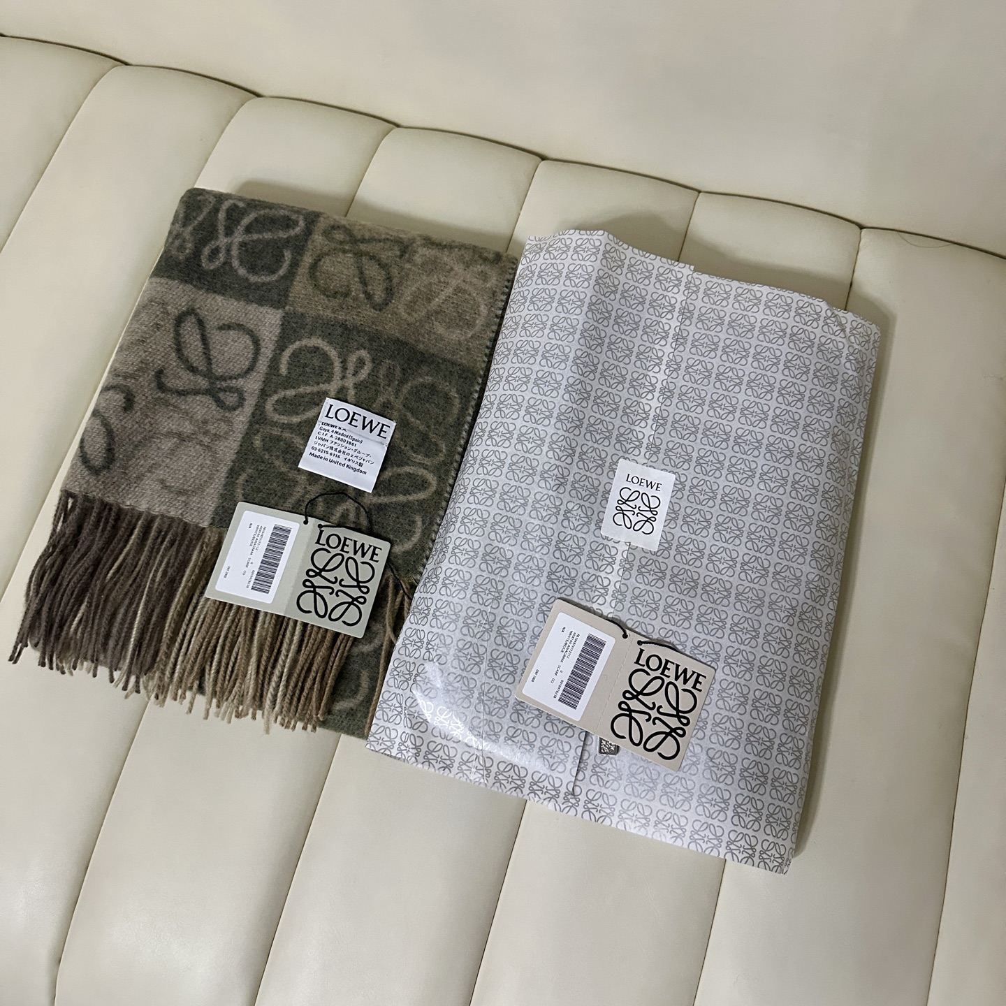 💟爆款罗意威LOEWE最火围巾，冷色系围巾，男女同款，一个深咖冷热系，一个温柔奶茶系，冰川蓝，孔雀蓝绿色