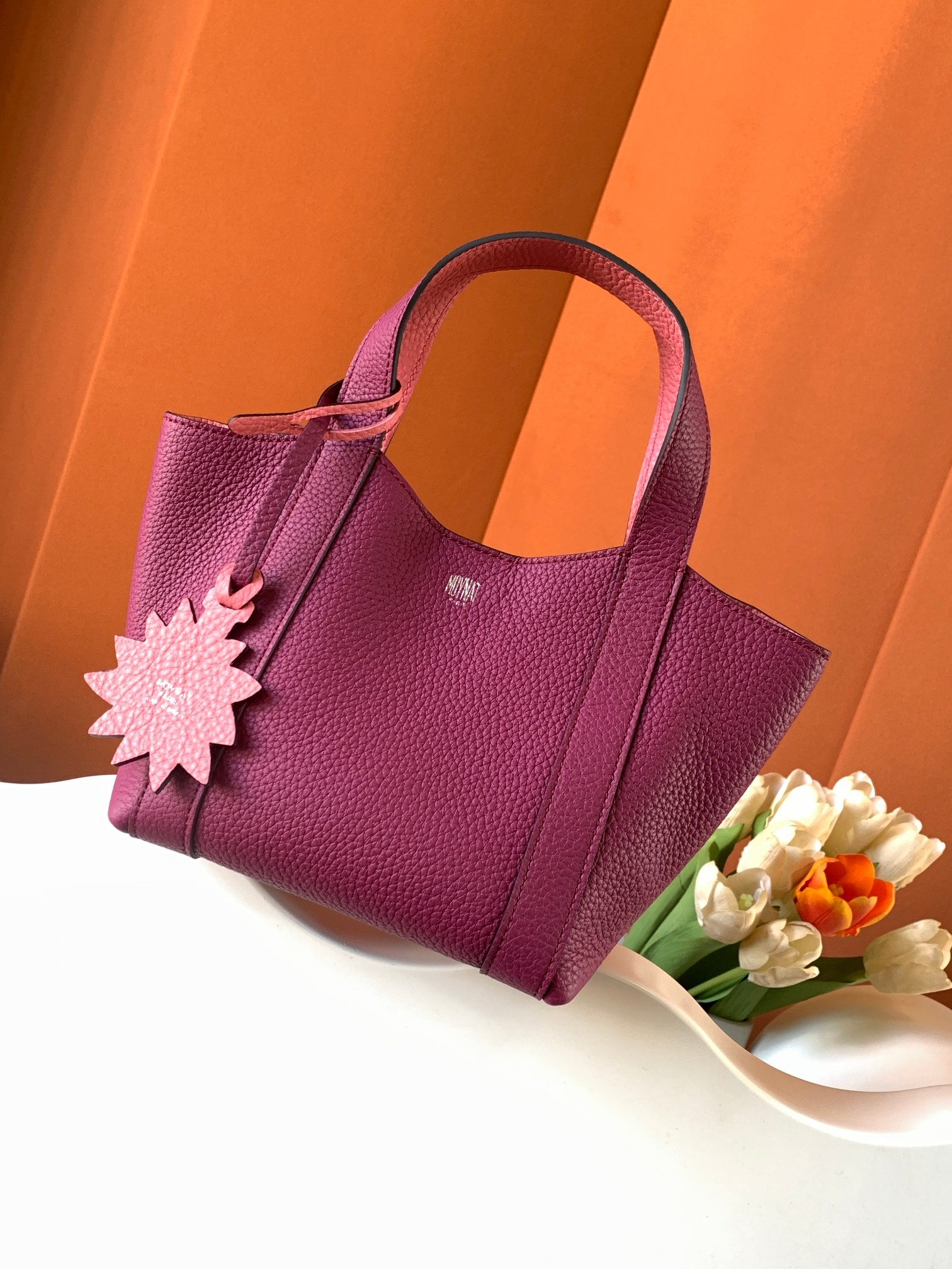 Goyard 的 Duo Tote 手袋缩小尺寸，轻巧随行。 MOYNAT 摩奈 菜篮子 编码：MY-010