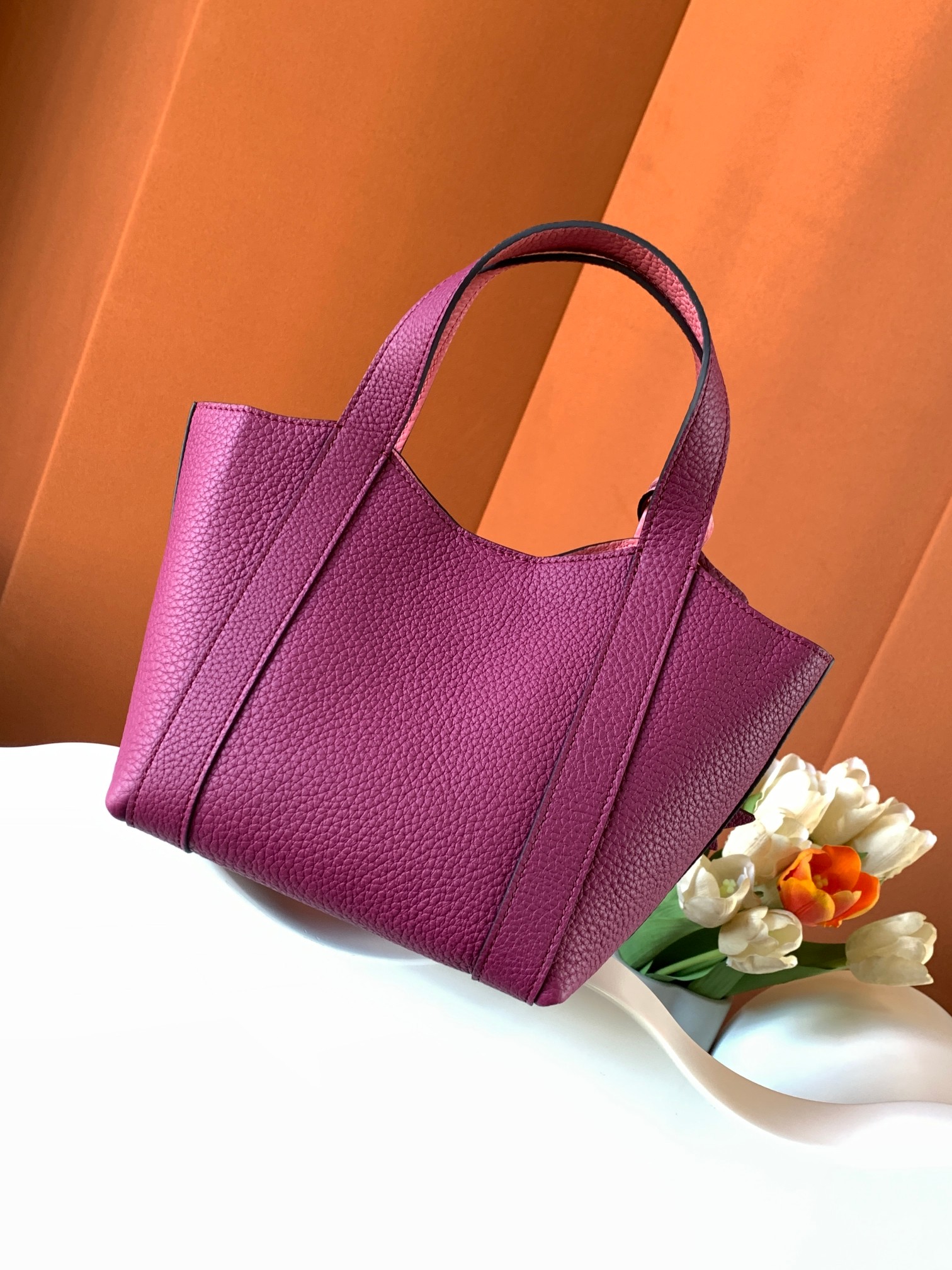 Goyard 的 Duo Tote 手袋缩小尺寸，轻巧随行。 MOYNAT 摩奈 菜篮子 编码：MY-010