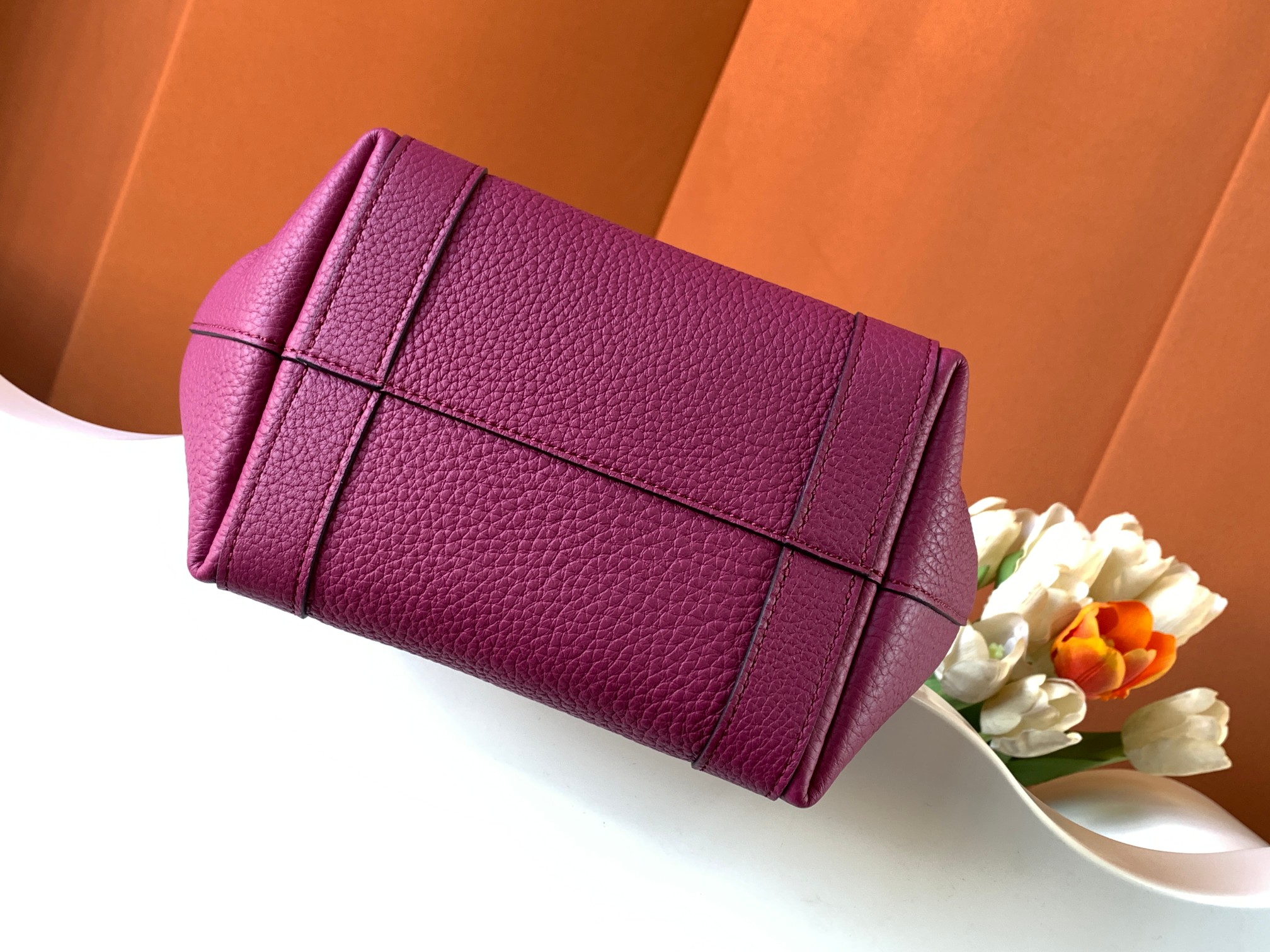 Goyard 的 Duo Tote 手袋缩小尺寸，轻巧随行。 MOYNAT 摩奈 菜篮子 编码：MY-010