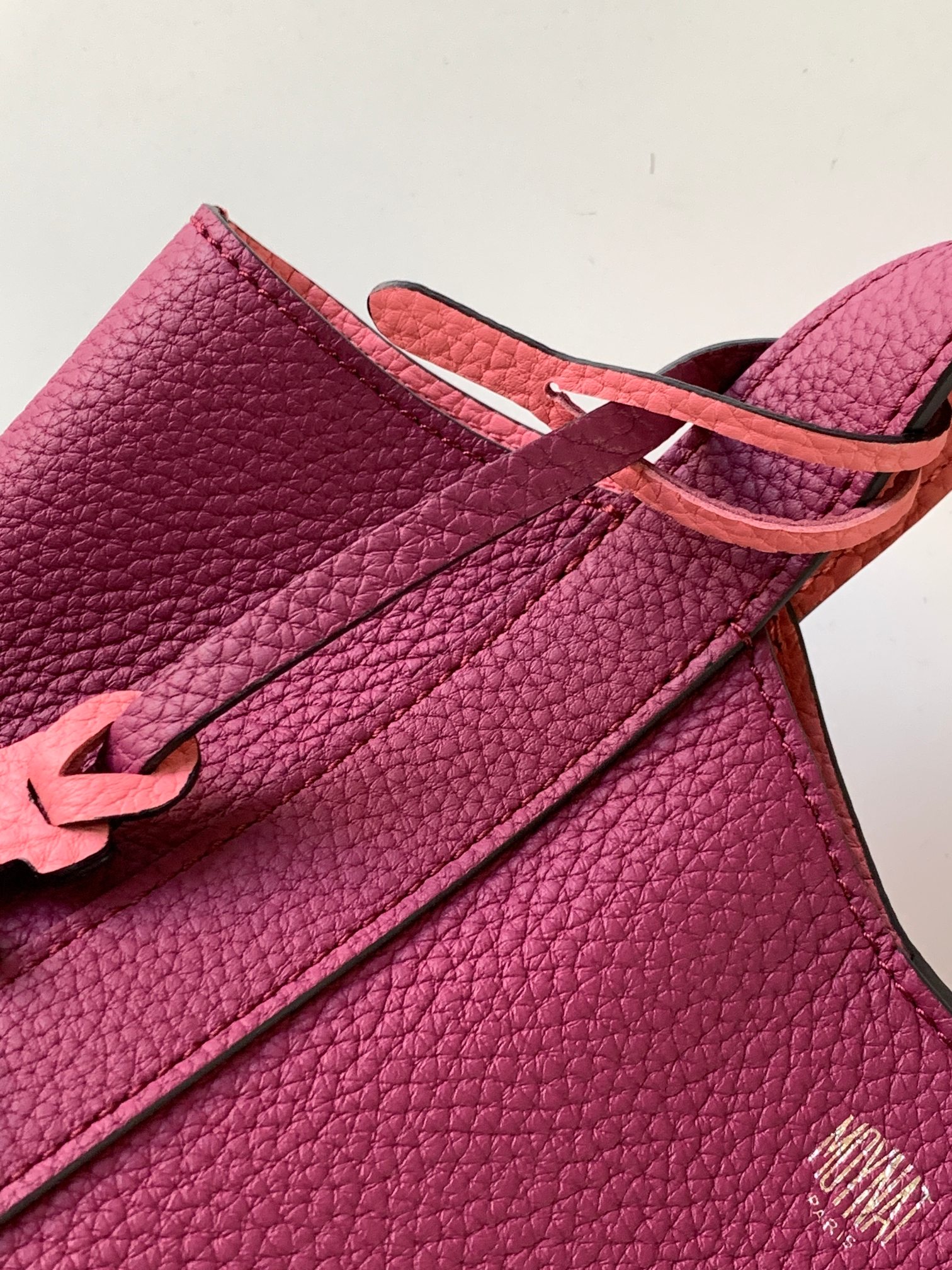 Goyard 的 Duo Tote 手袋缩小尺寸，轻巧随行。 MOYNAT 摩奈 菜篮子 编码：MY-010
