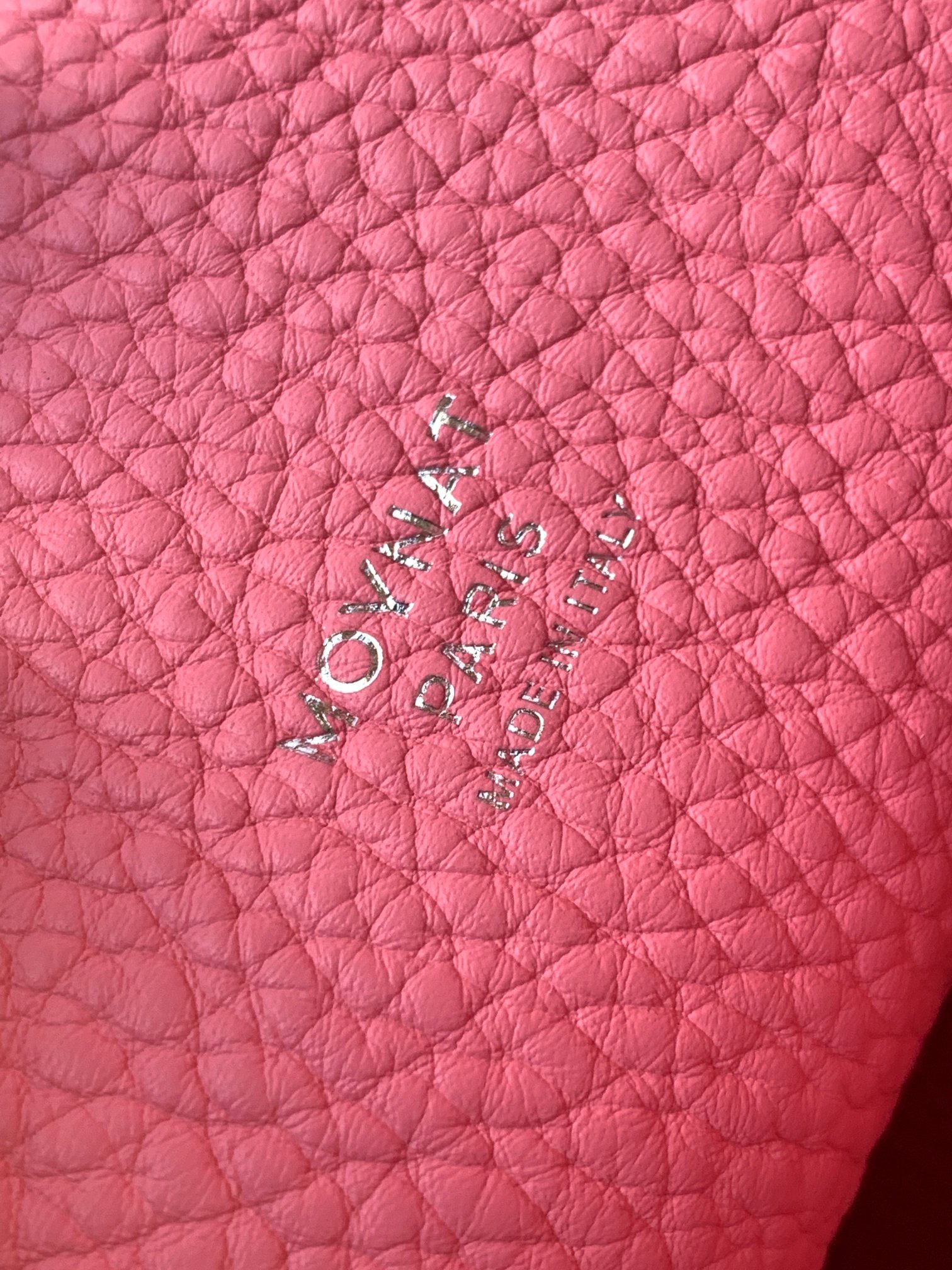 Goyard 的 Duo Tote 手袋缩小尺寸，轻巧随行。 MOYNAT 摩奈 菜篮子 编码：MY-010
