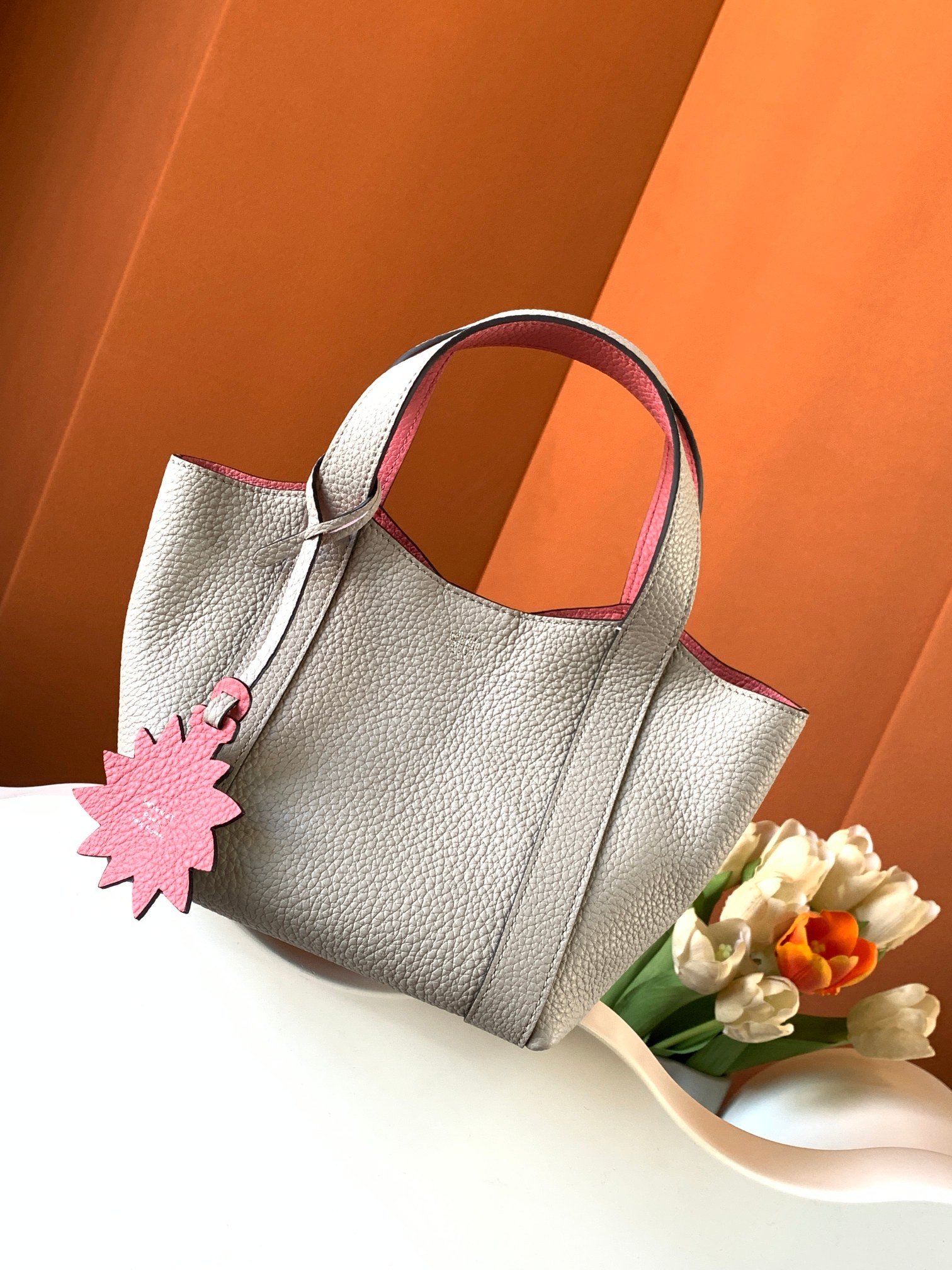 Goyard 的 Duo Tote 手袋缩小尺寸，轻巧随行。 MOYNAT 摩奈 菜篮子 编码：MY-010