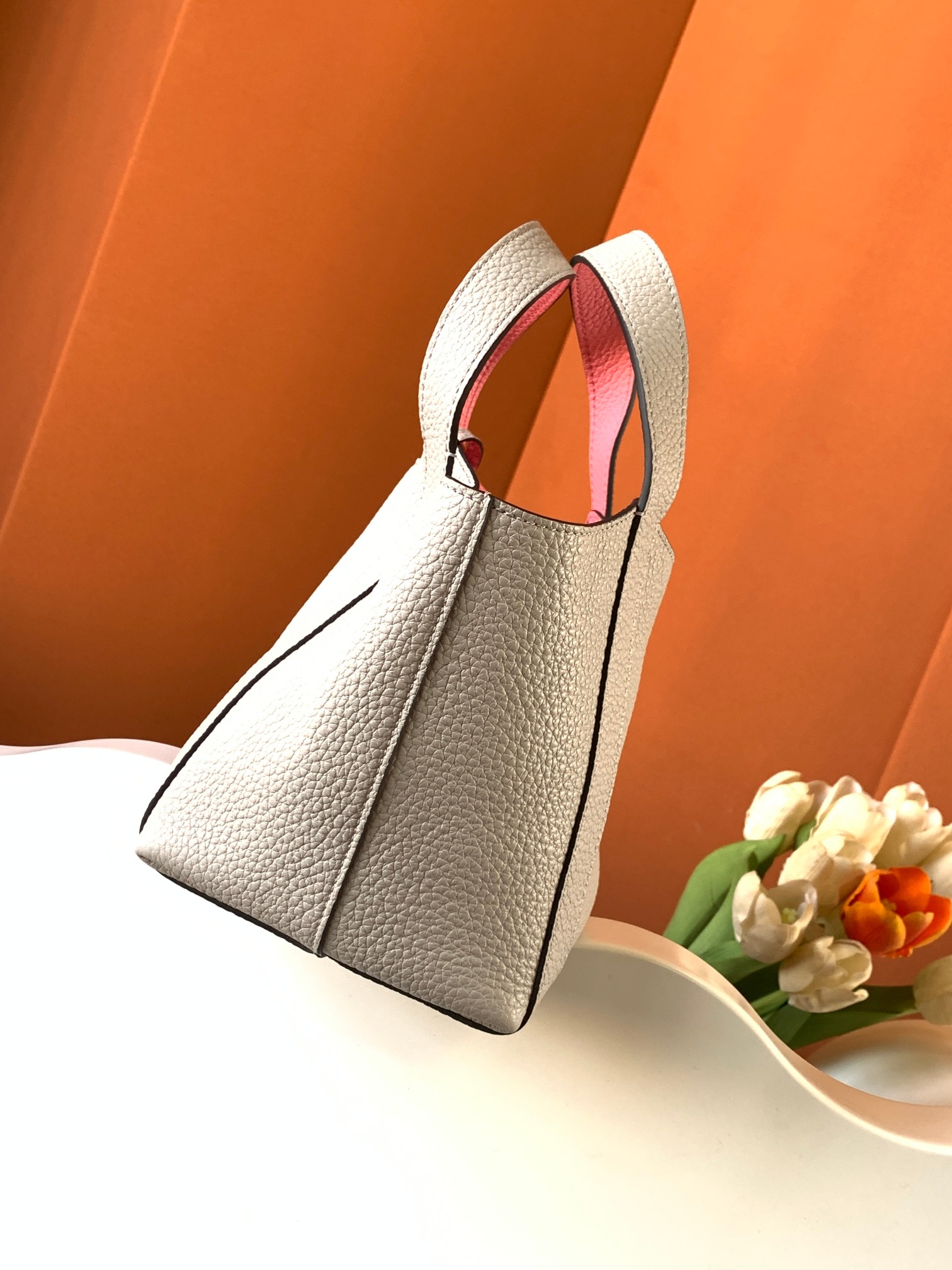 Goyard 的 Duo Tote 手袋缩小尺寸，轻巧随行。 MOYNAT 摩奈 菜篮子 编码：MY-010