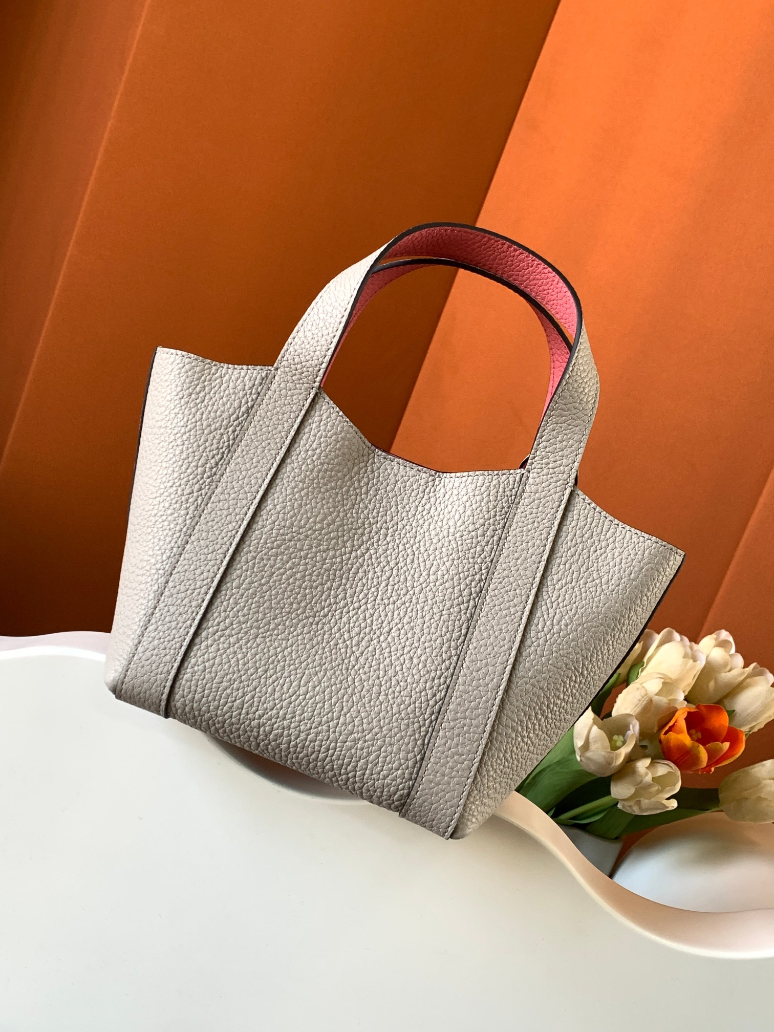 Goyard 的 Duo Tote 手袋缩小尺寸，轻巧随行。 MOYNAT 摩奈 菜篮子 编码：MY-010