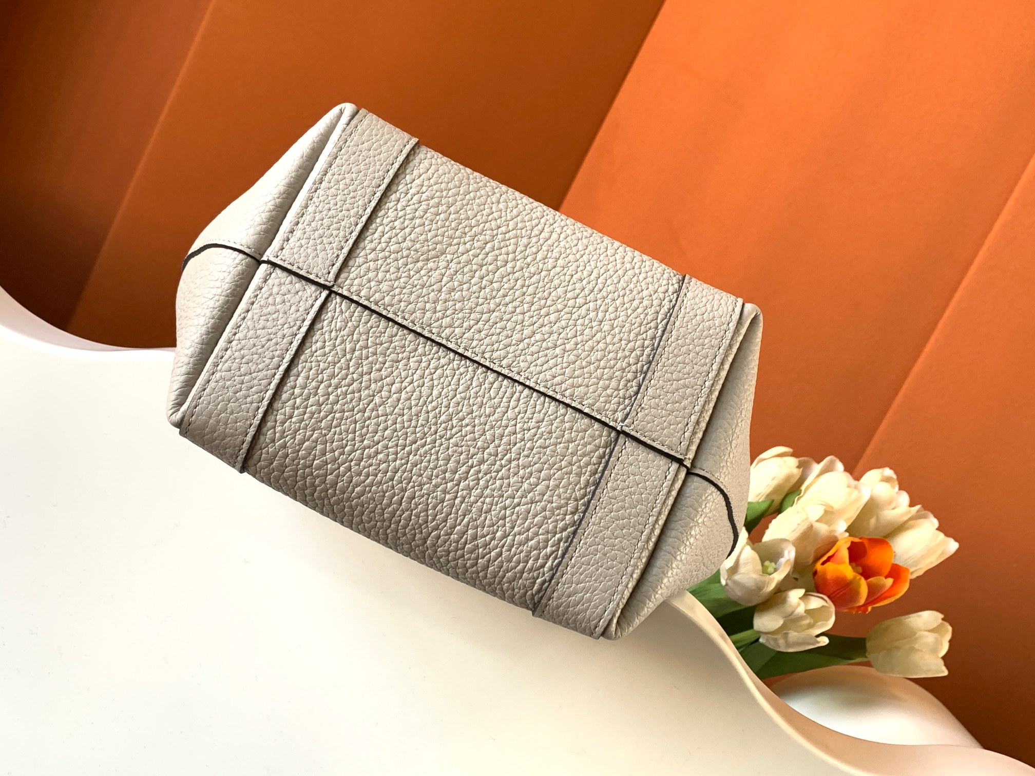 Goyard 的 Duo Tote 手袋缩小尺寸，轻巧随行。 MOYNAT 摩奈 菜篮子 编码：MY-010