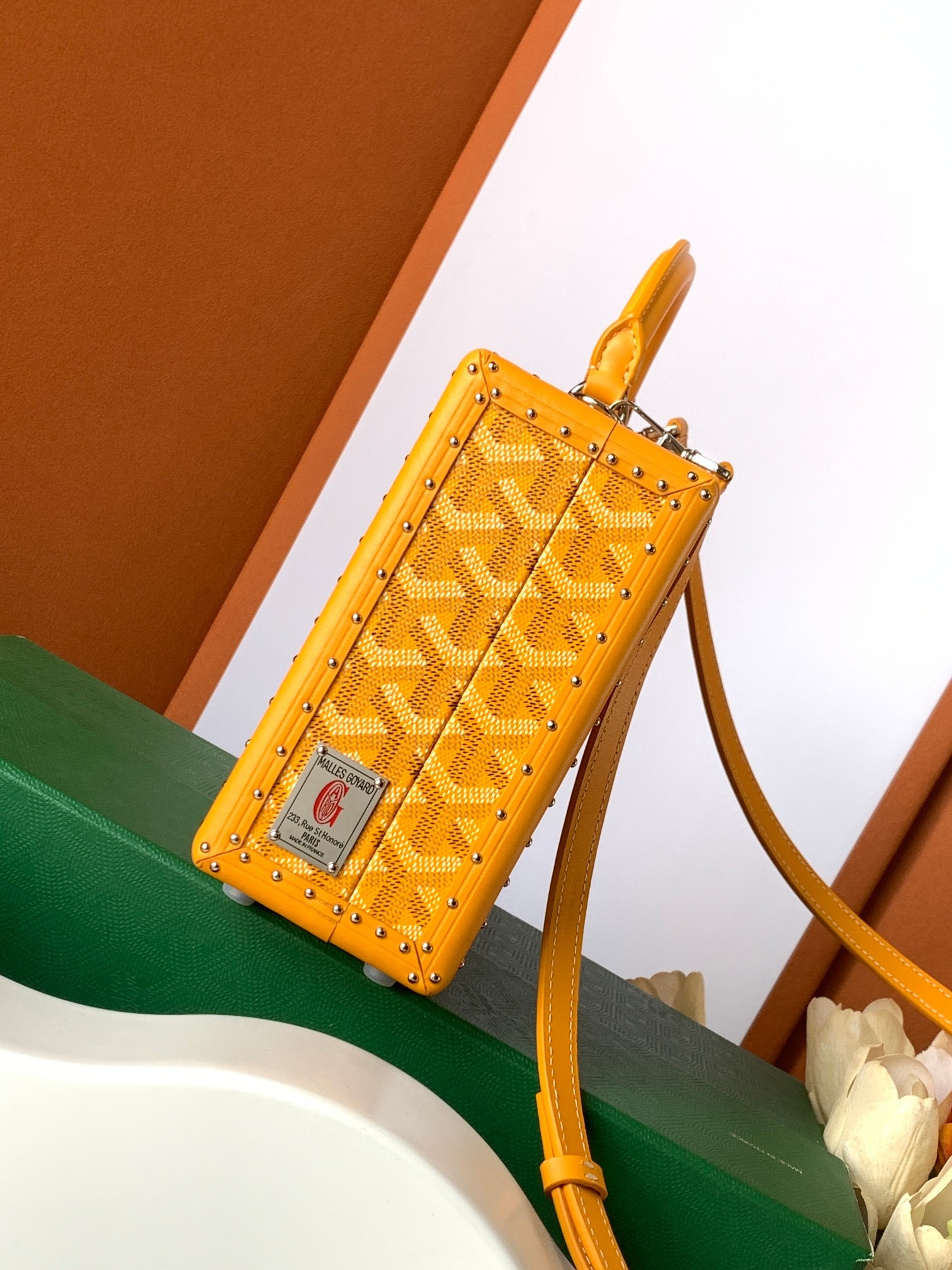 Goyard Grand Hôtel 盒子包表达了对 Goyard 之家珍视的制箱工艺的致敬
